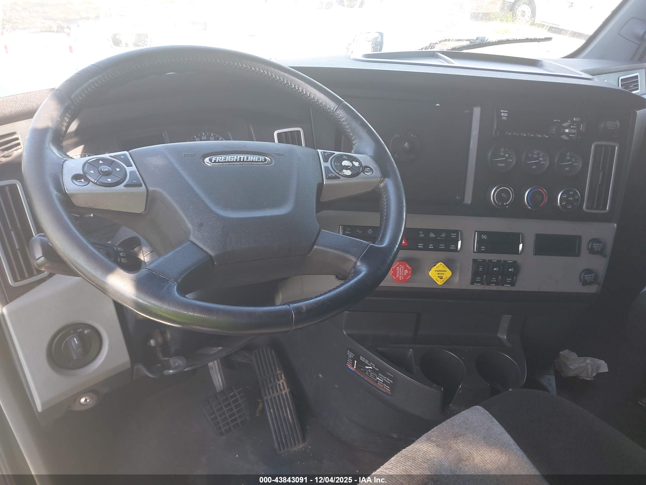FREIGHTLINER NEW image 7