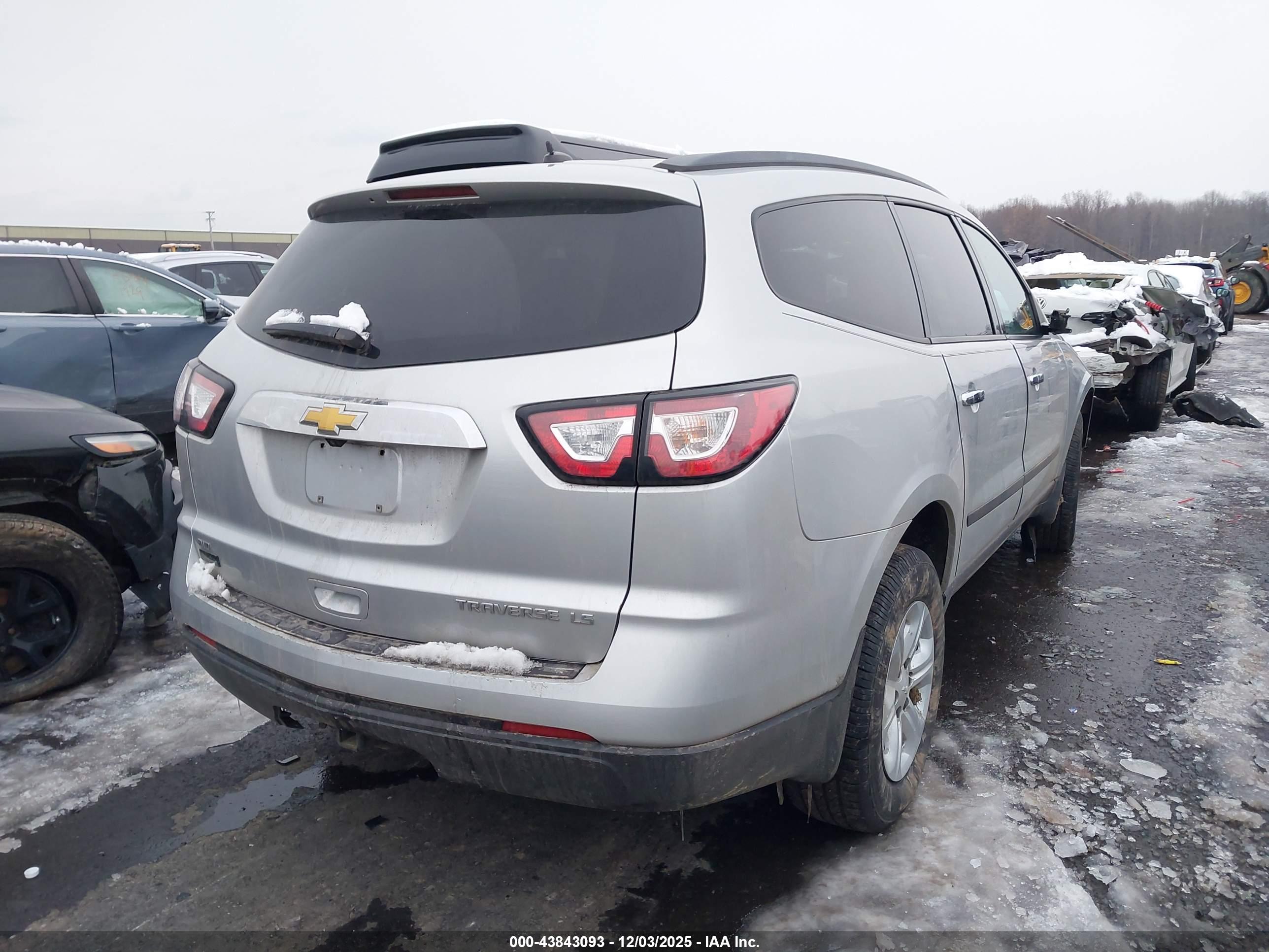 CHEVROLET TRAVERSE image 4