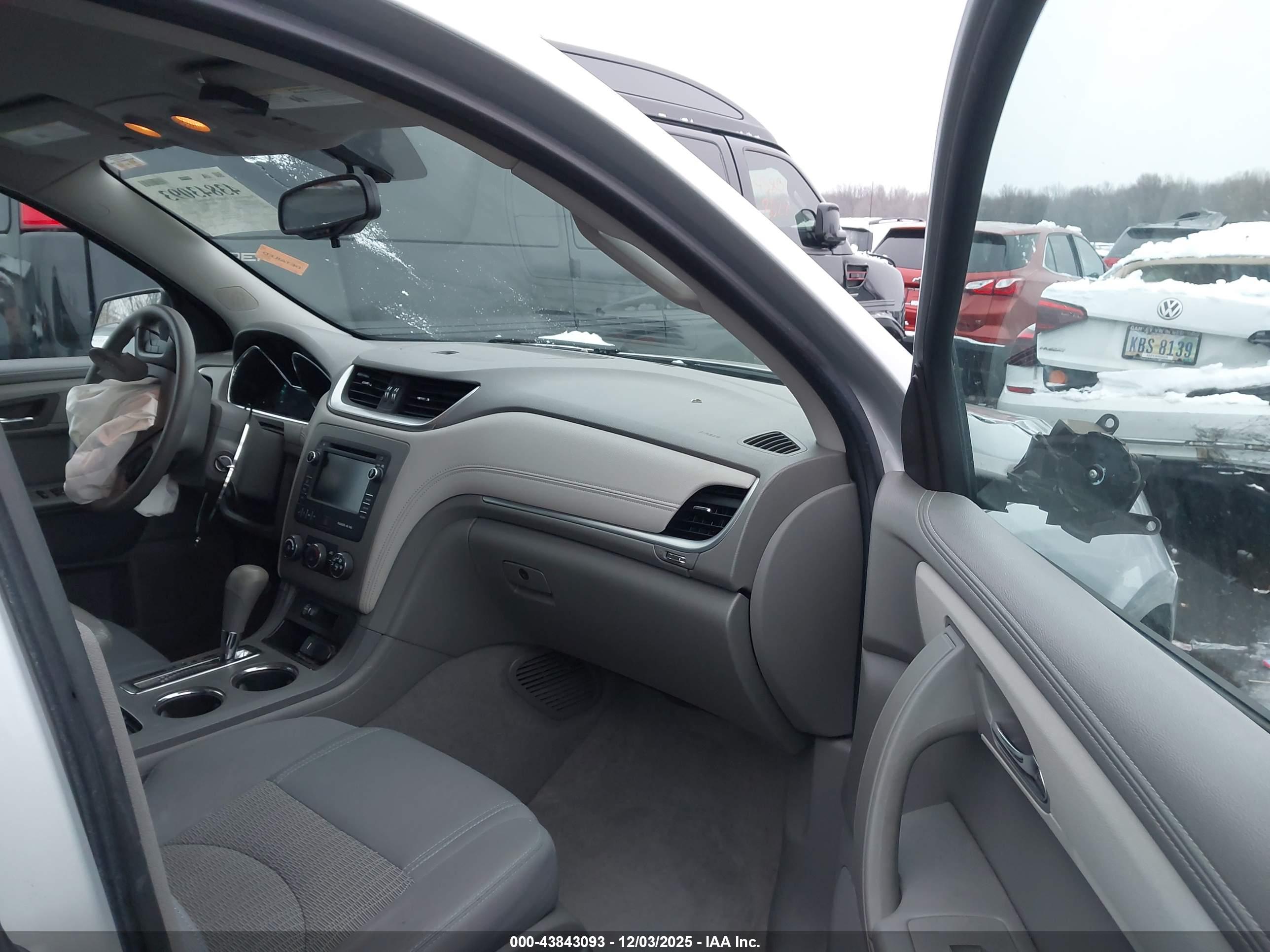 CHEVROLET TRAVERSE image 5