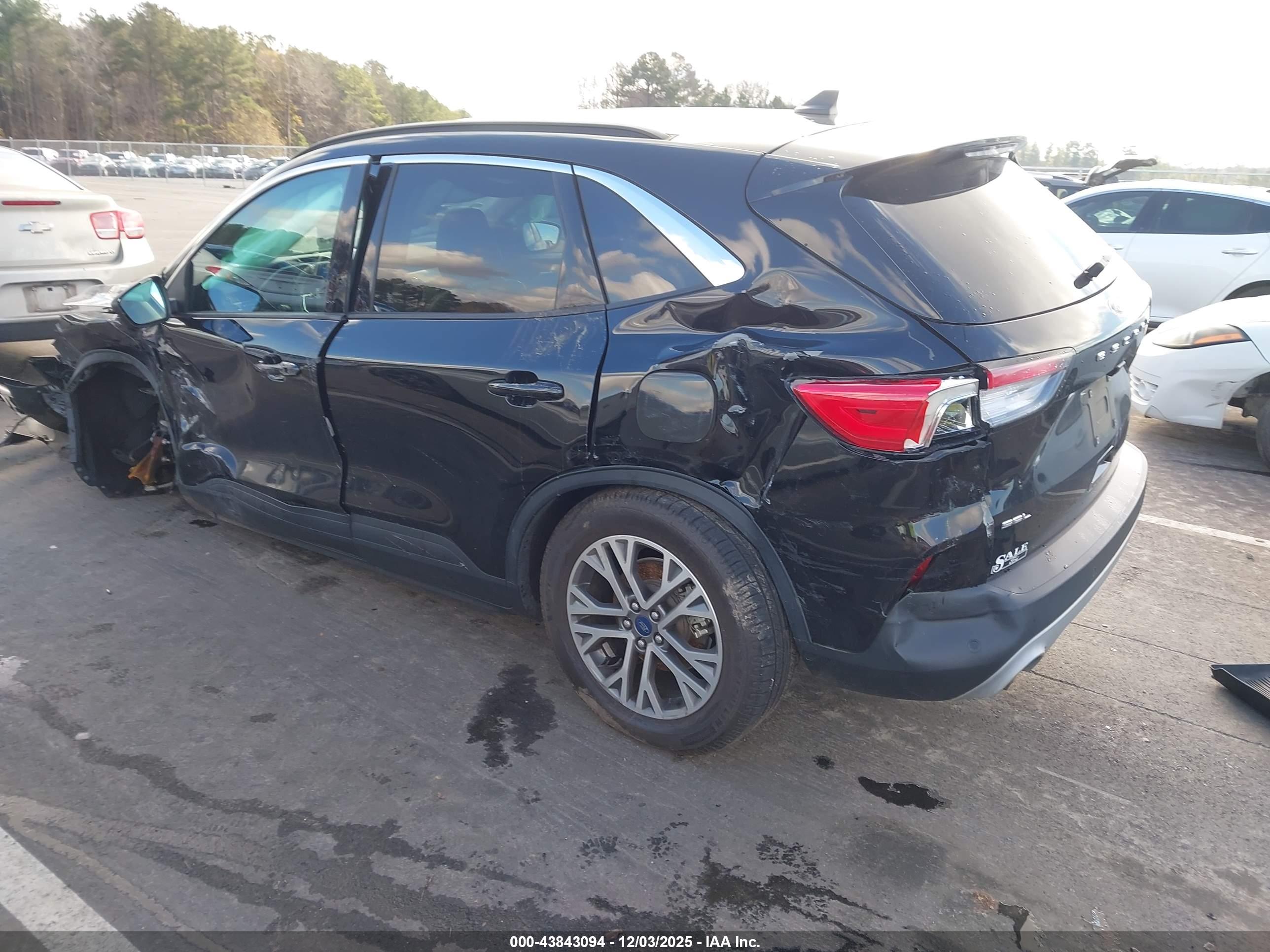 FORD ESCAPE image 3