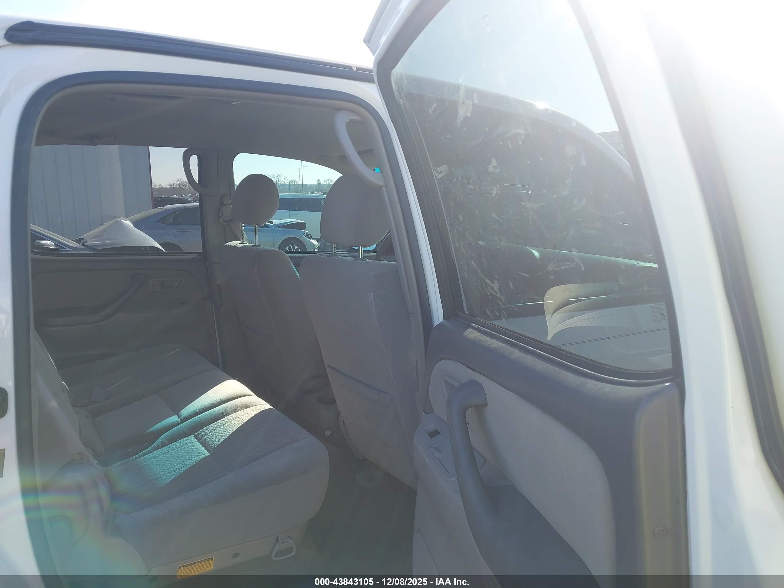 TOYOTA TUNDRA image 8
