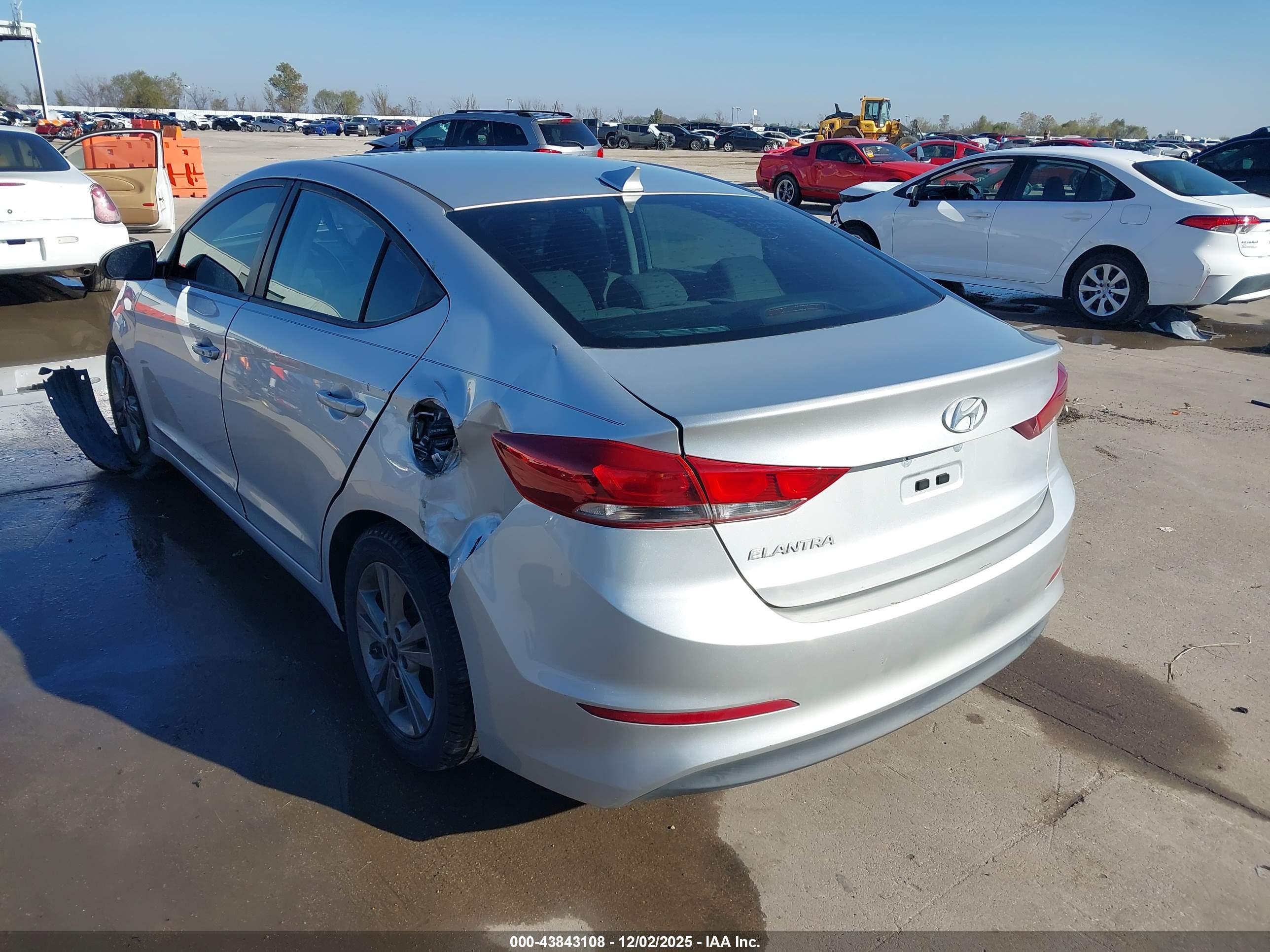 HYUNDAI ELANTRA image 3