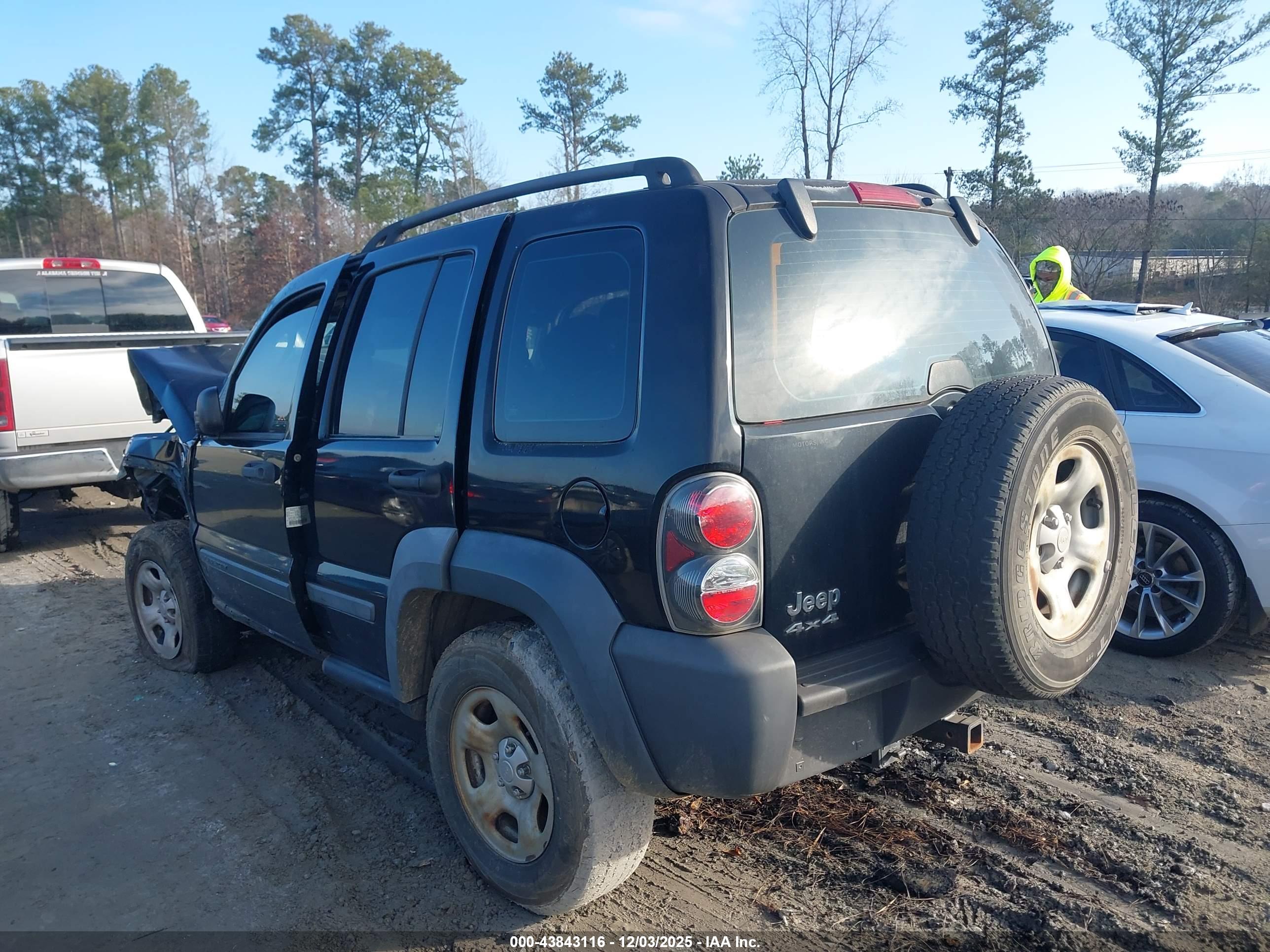 JEEP LIBERTY image 3