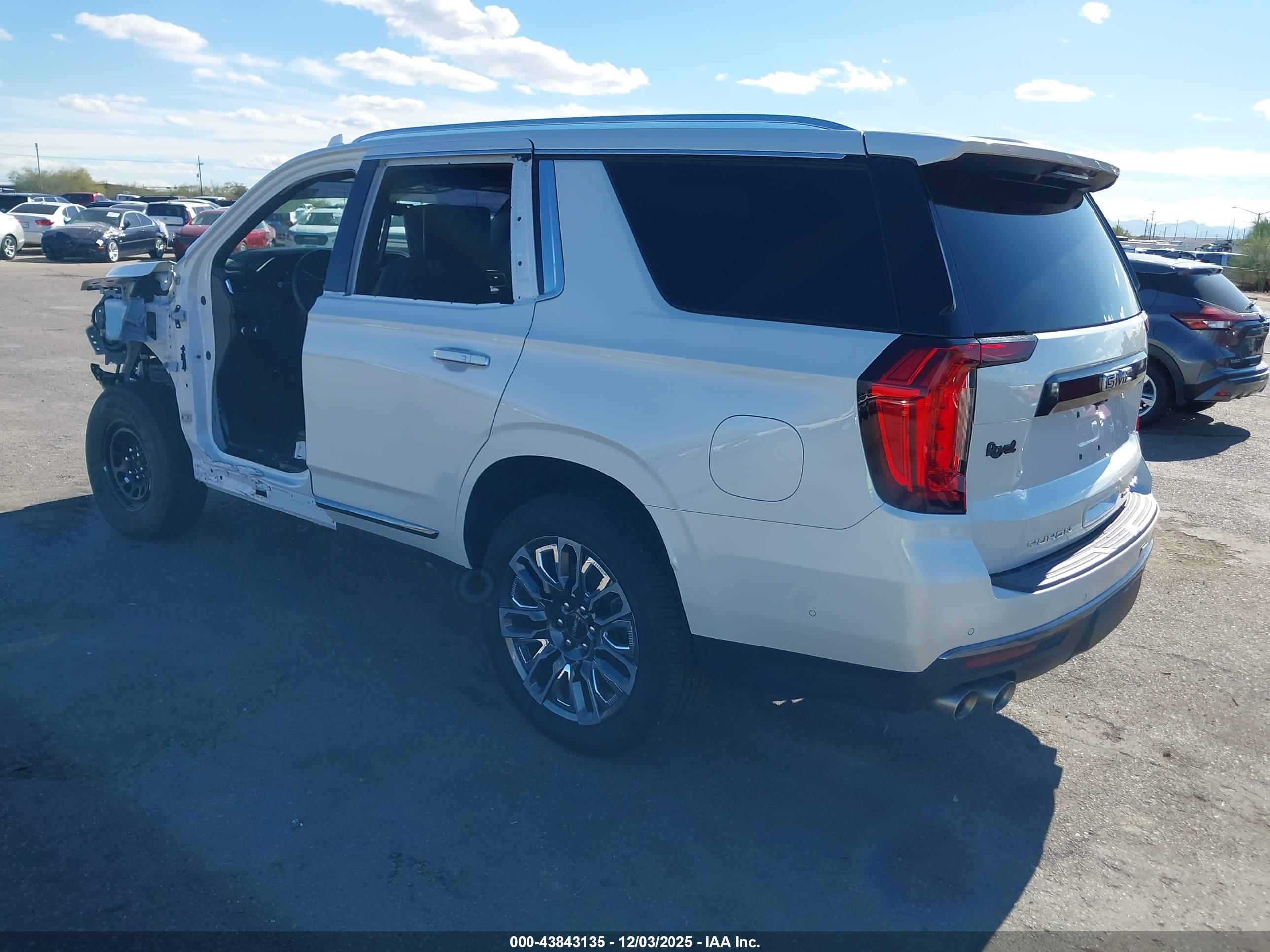 GMC YUKON image 3
