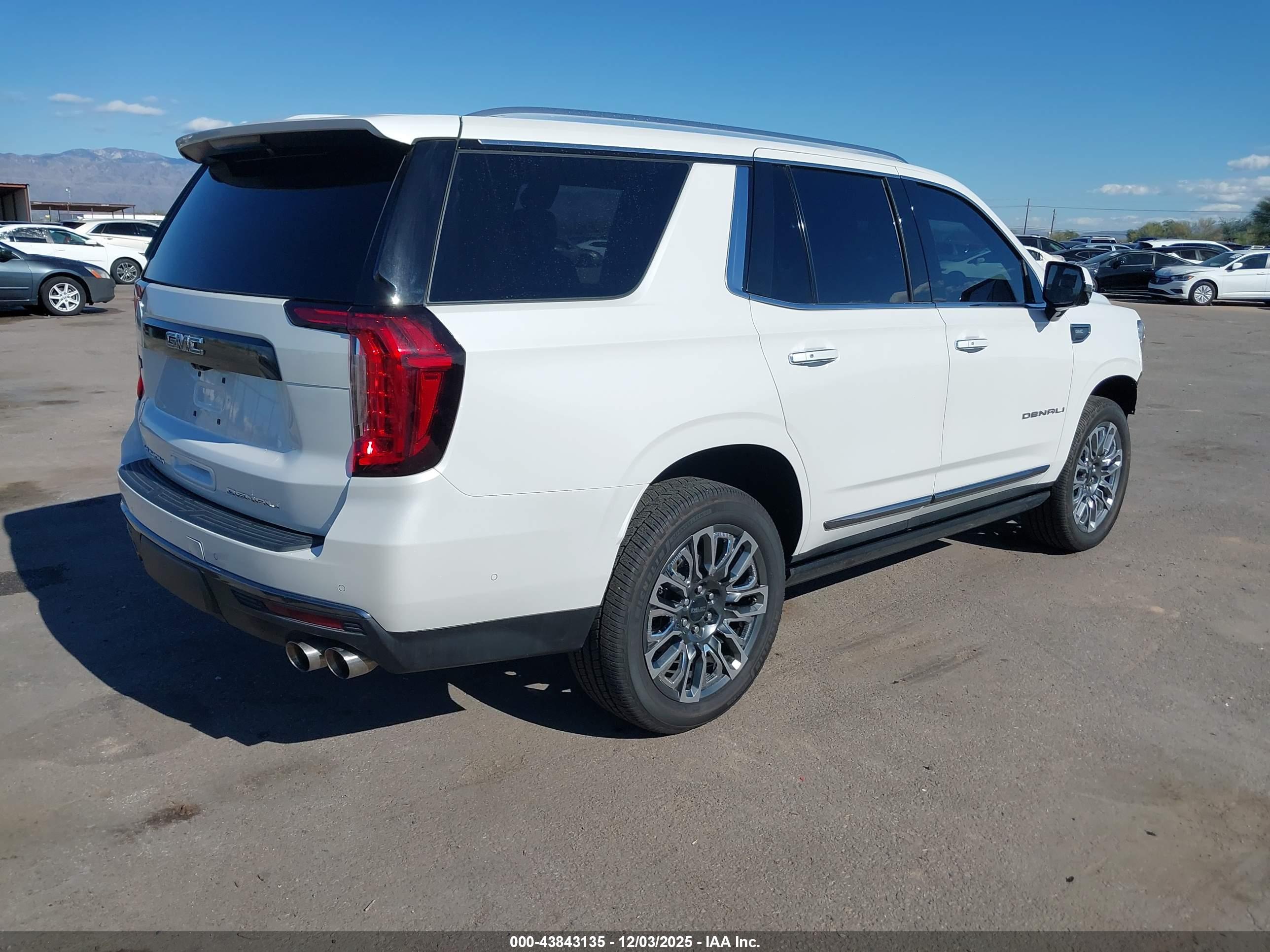 GMC YUKON image 4