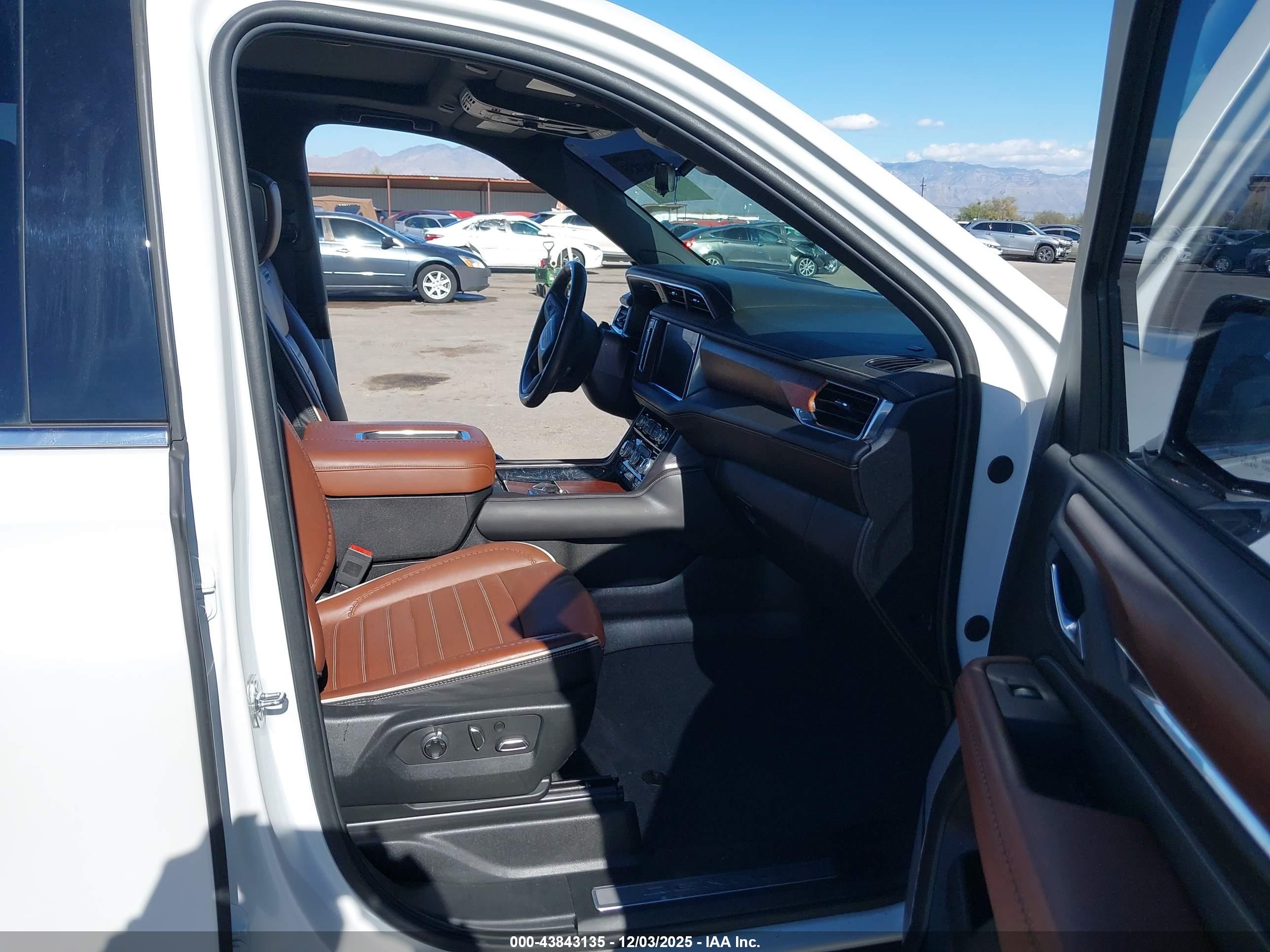 GMC YUKON image 5