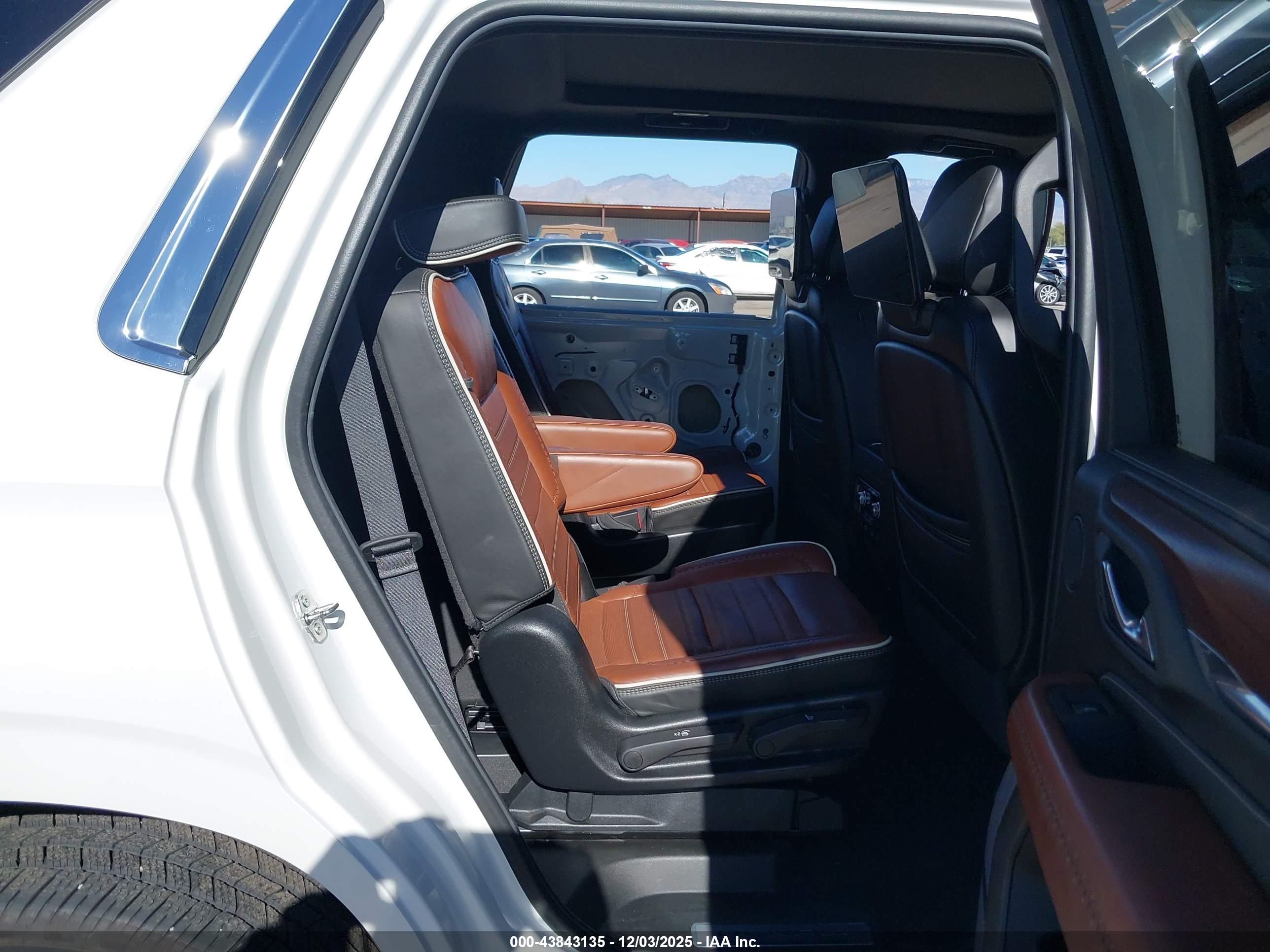 GMC YUKON image 8