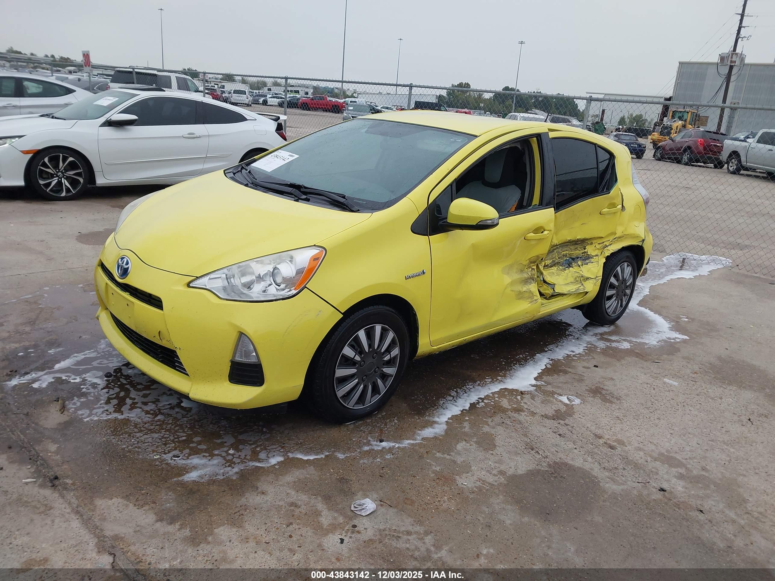 TOYOTA PRIUS image 2