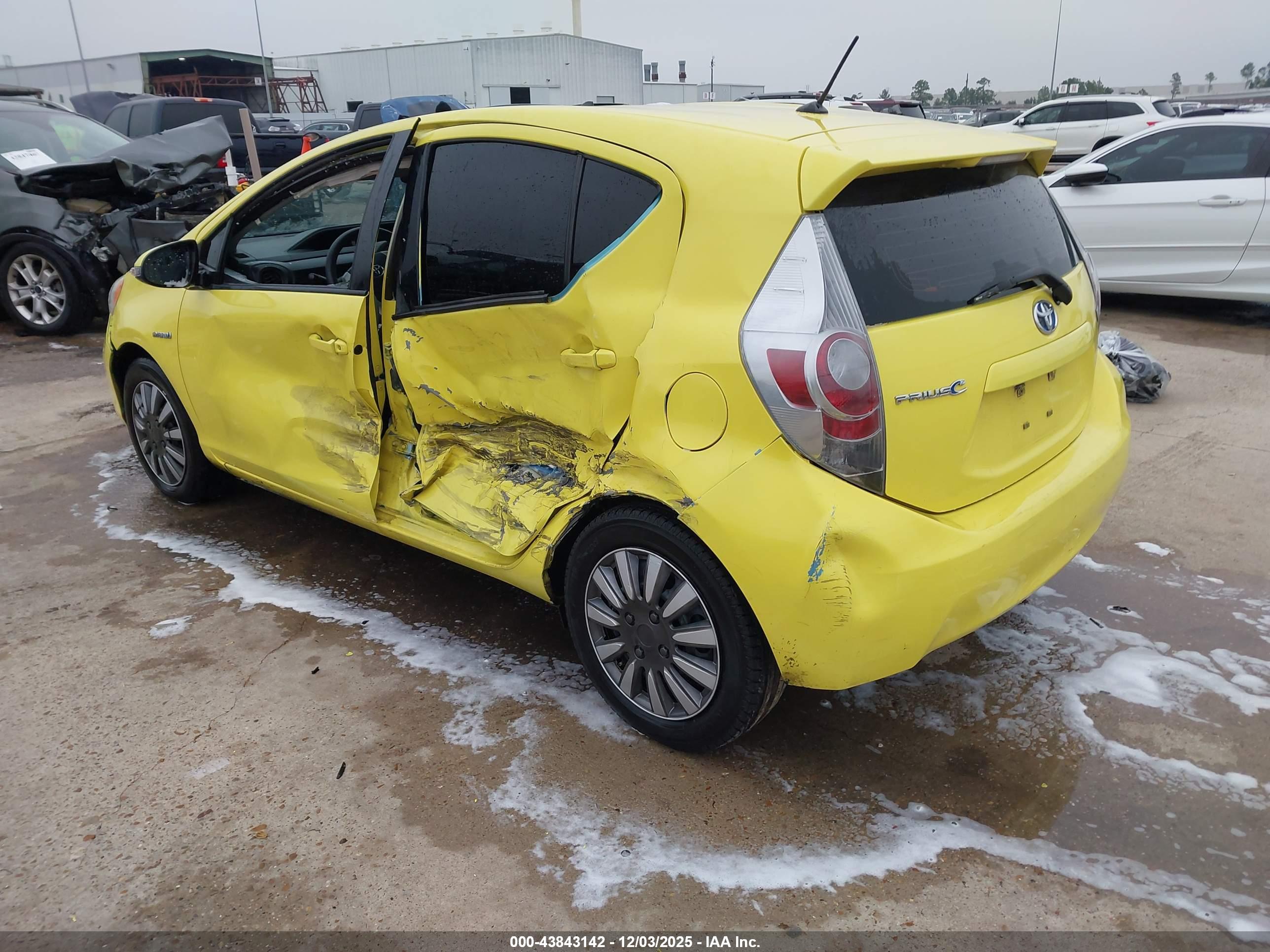 TOYOTA PRIUS image 3