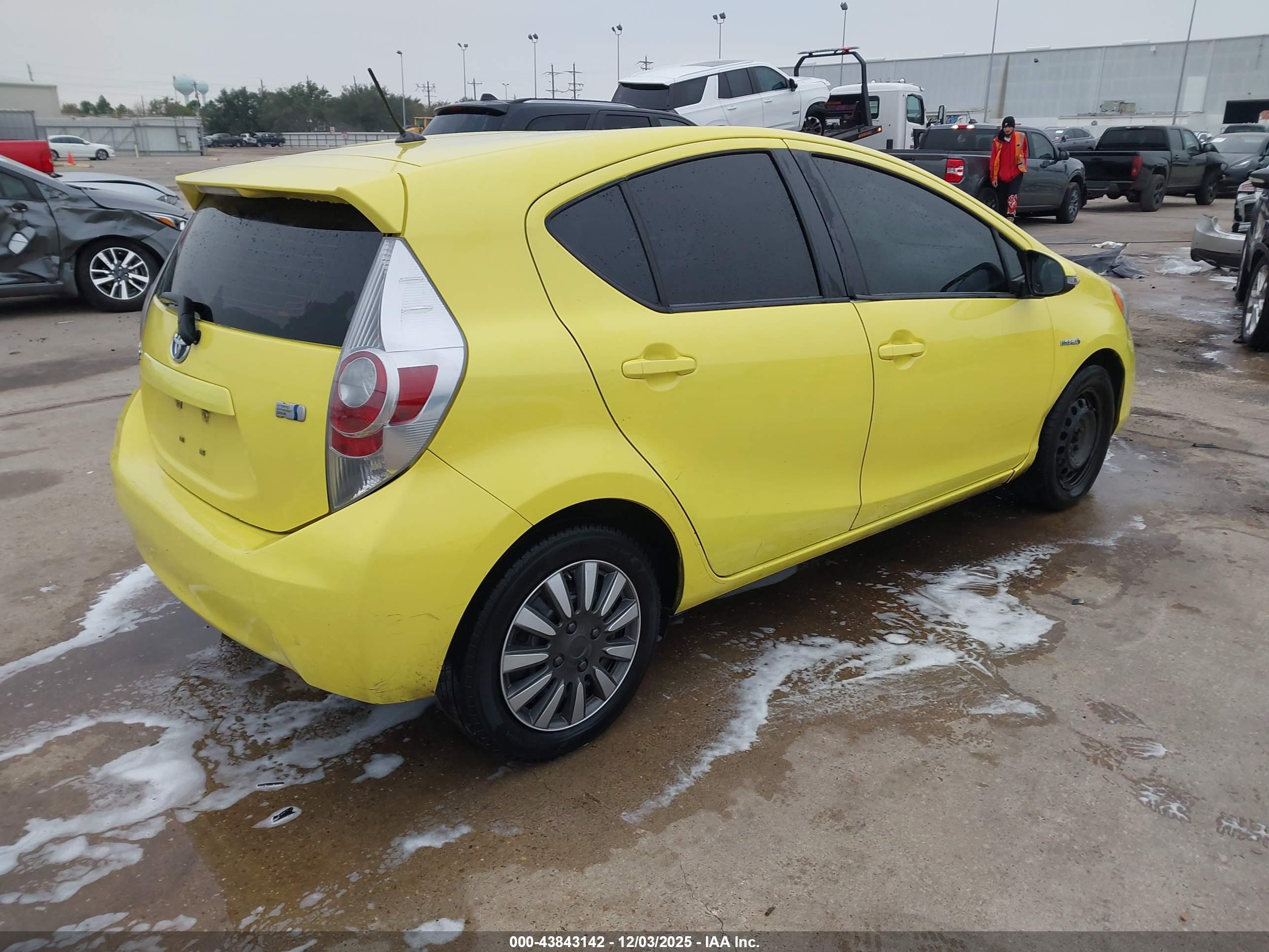 TOYOTA PRIUS image 4