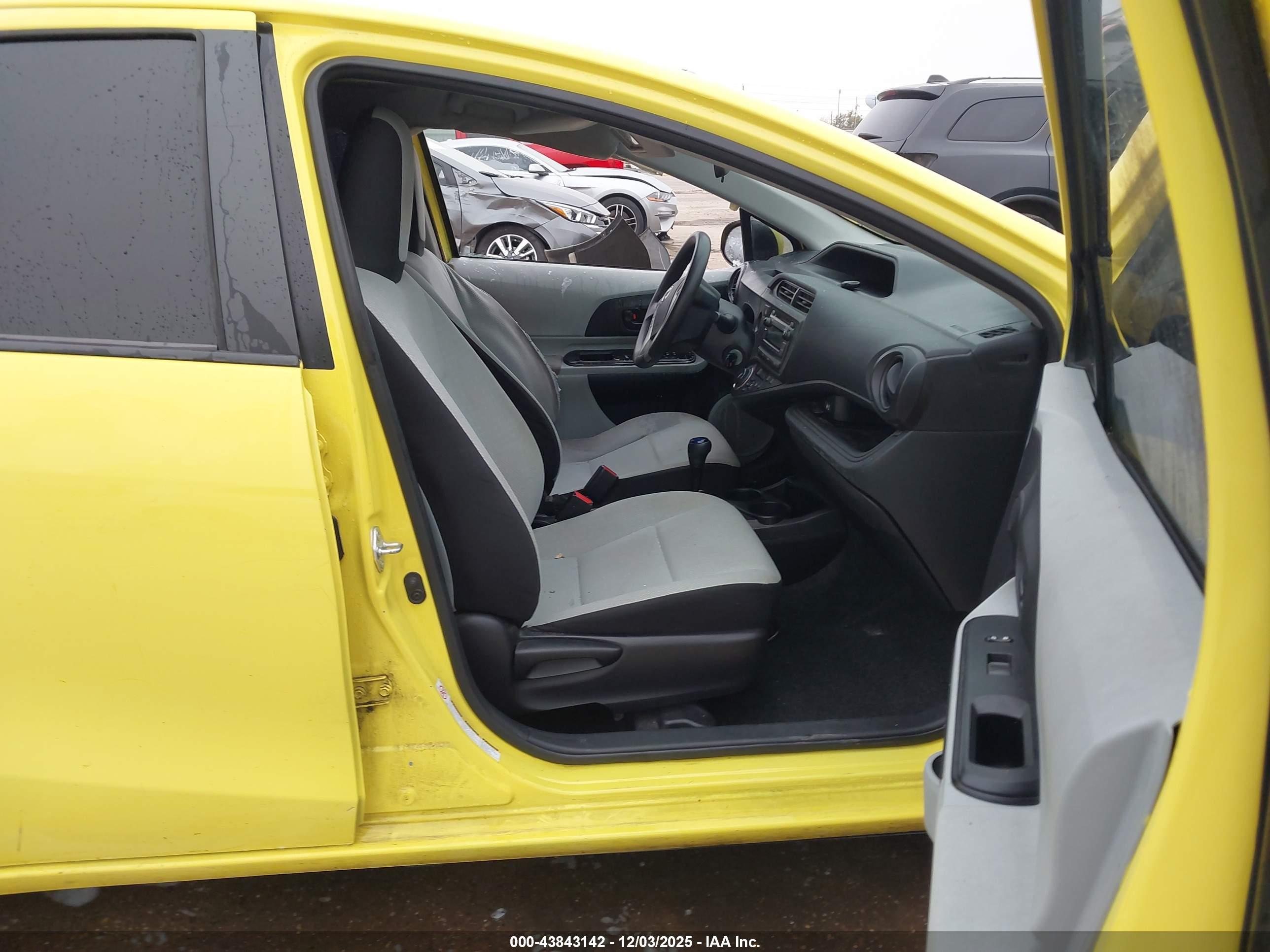 TOYOTA PRIUS image 5