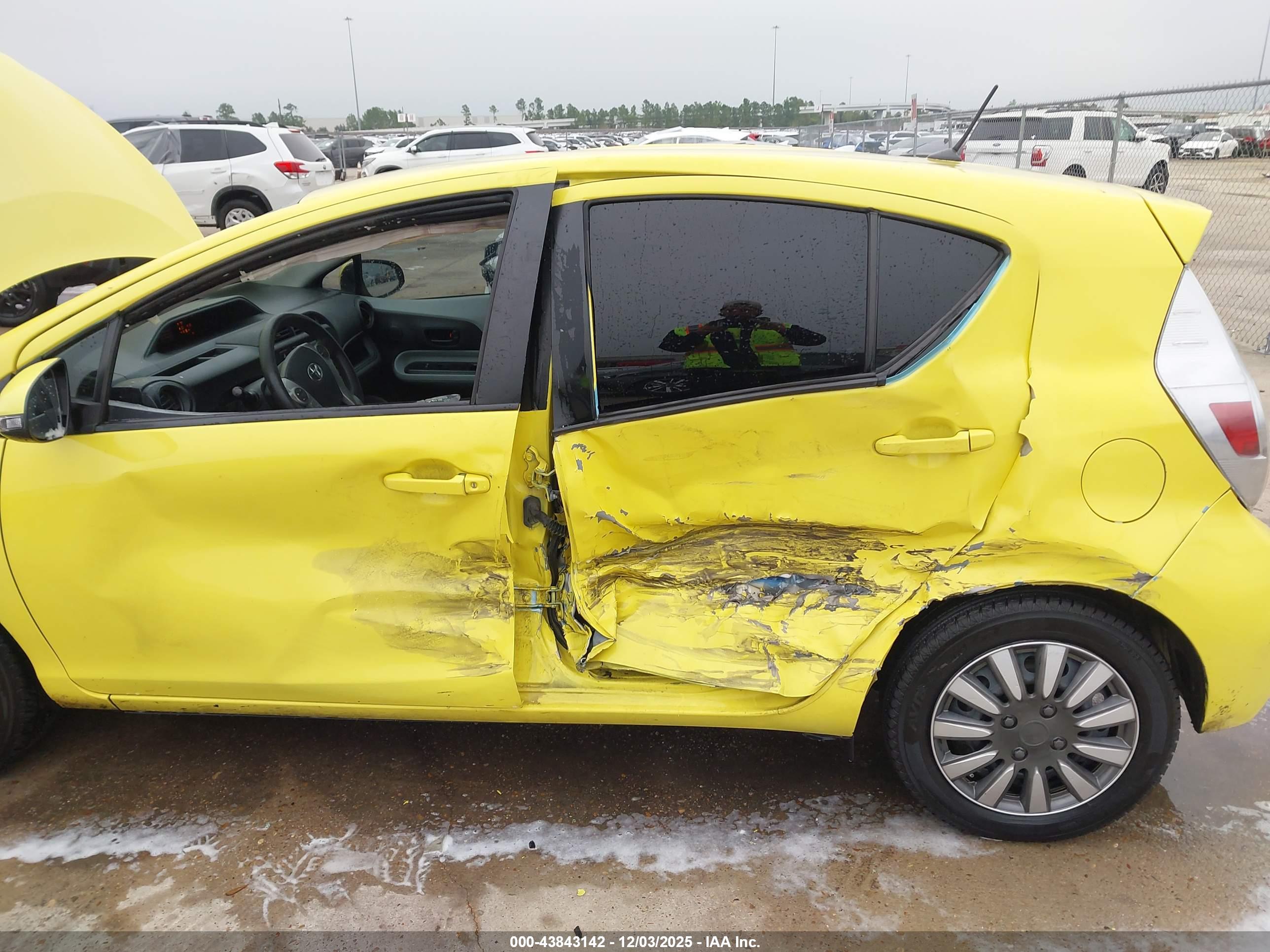 TOYOTA PRIUS image 6