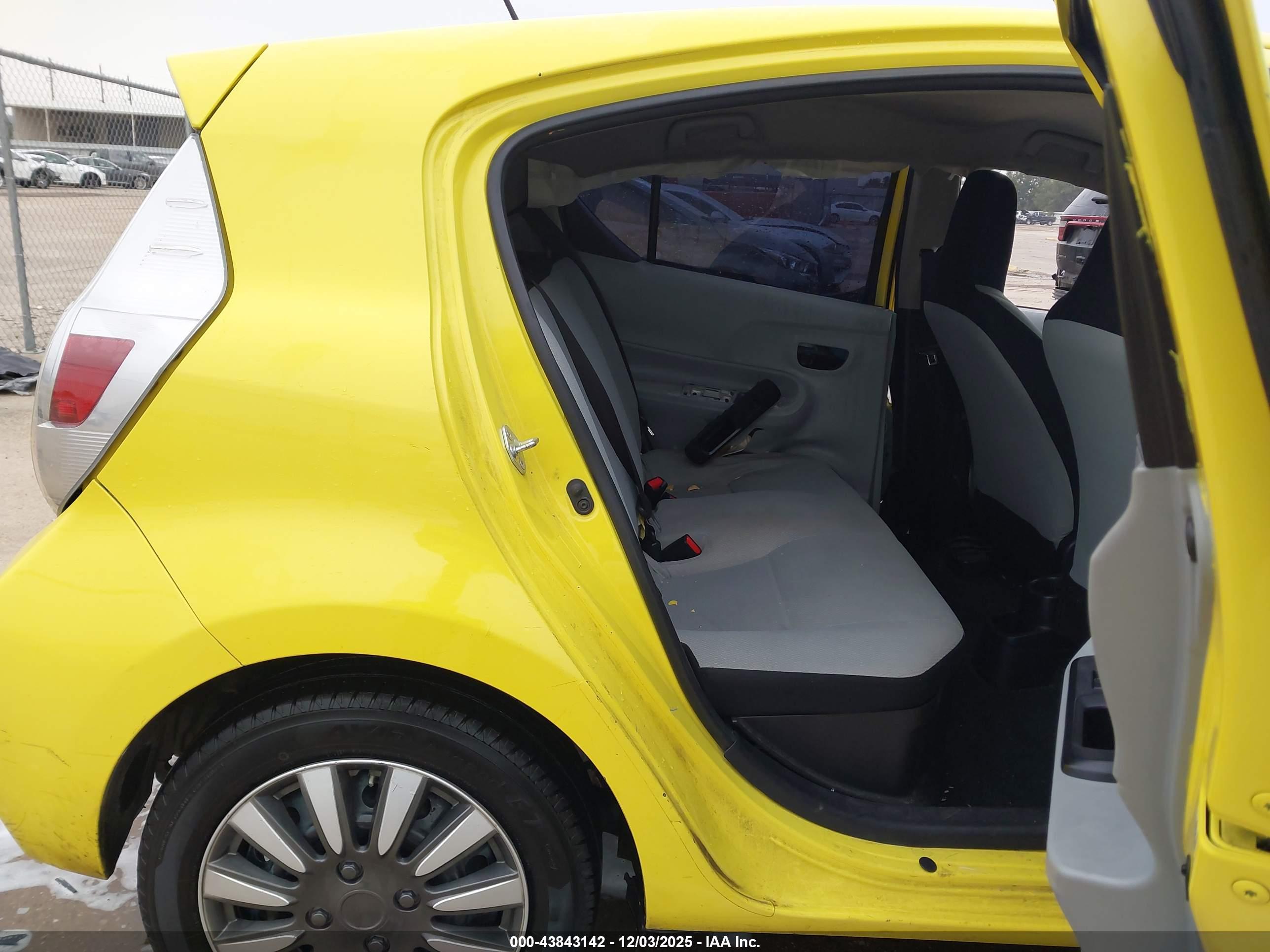 TOYOTA PRIUS image 8