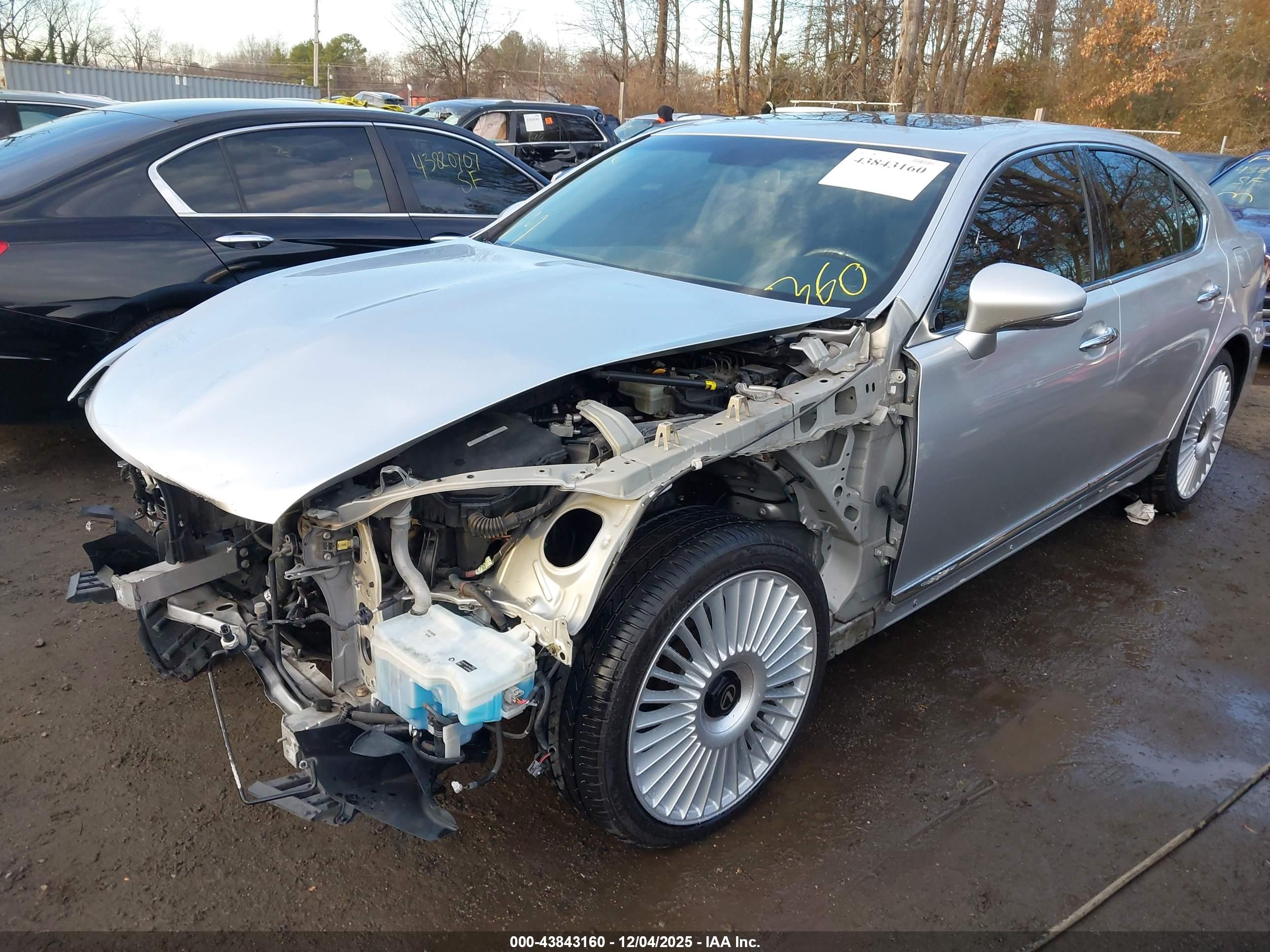 LEXUS LS image 2