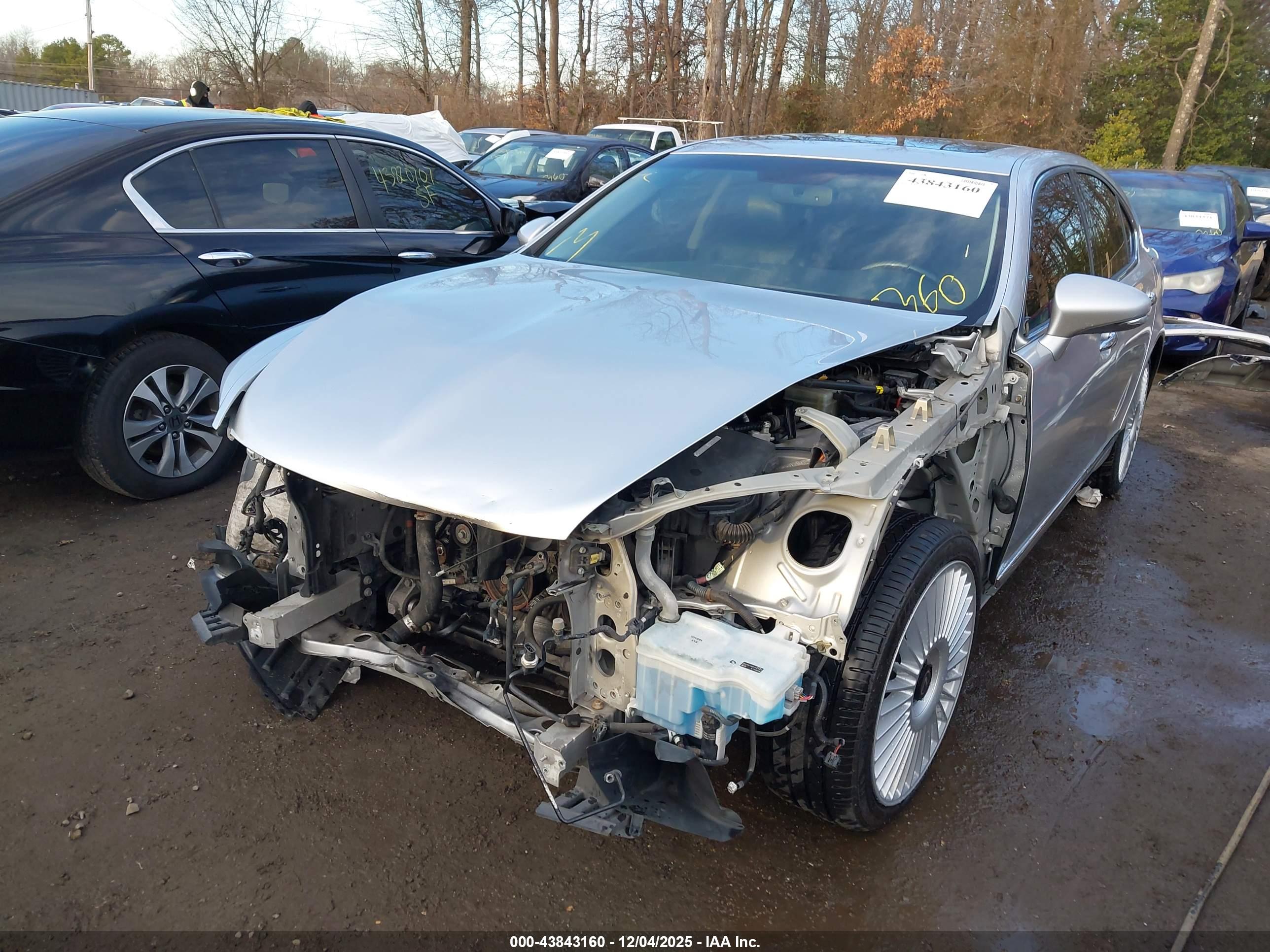 LEXUS LS image 6