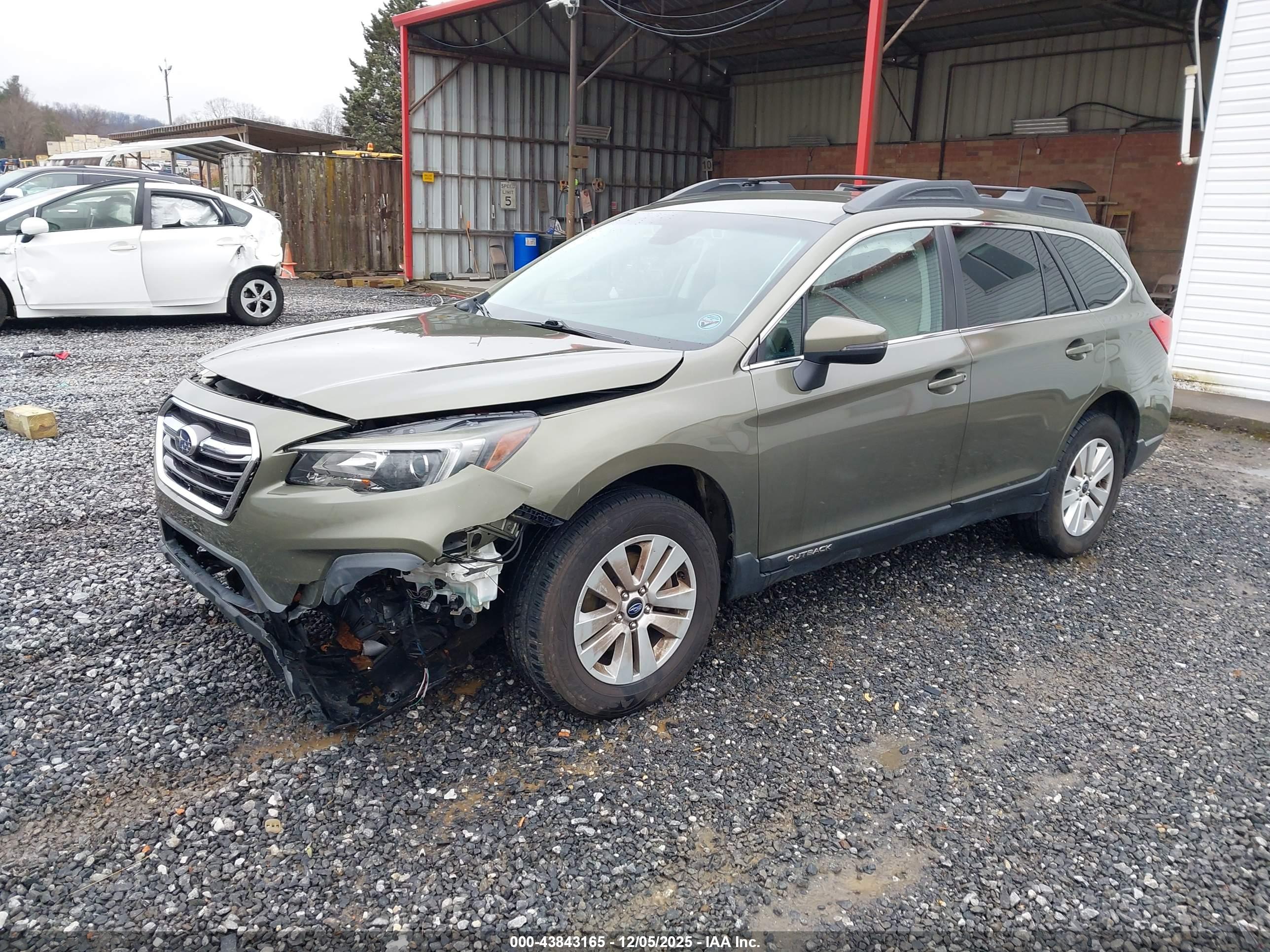 SUBARU OUTBACK image 2