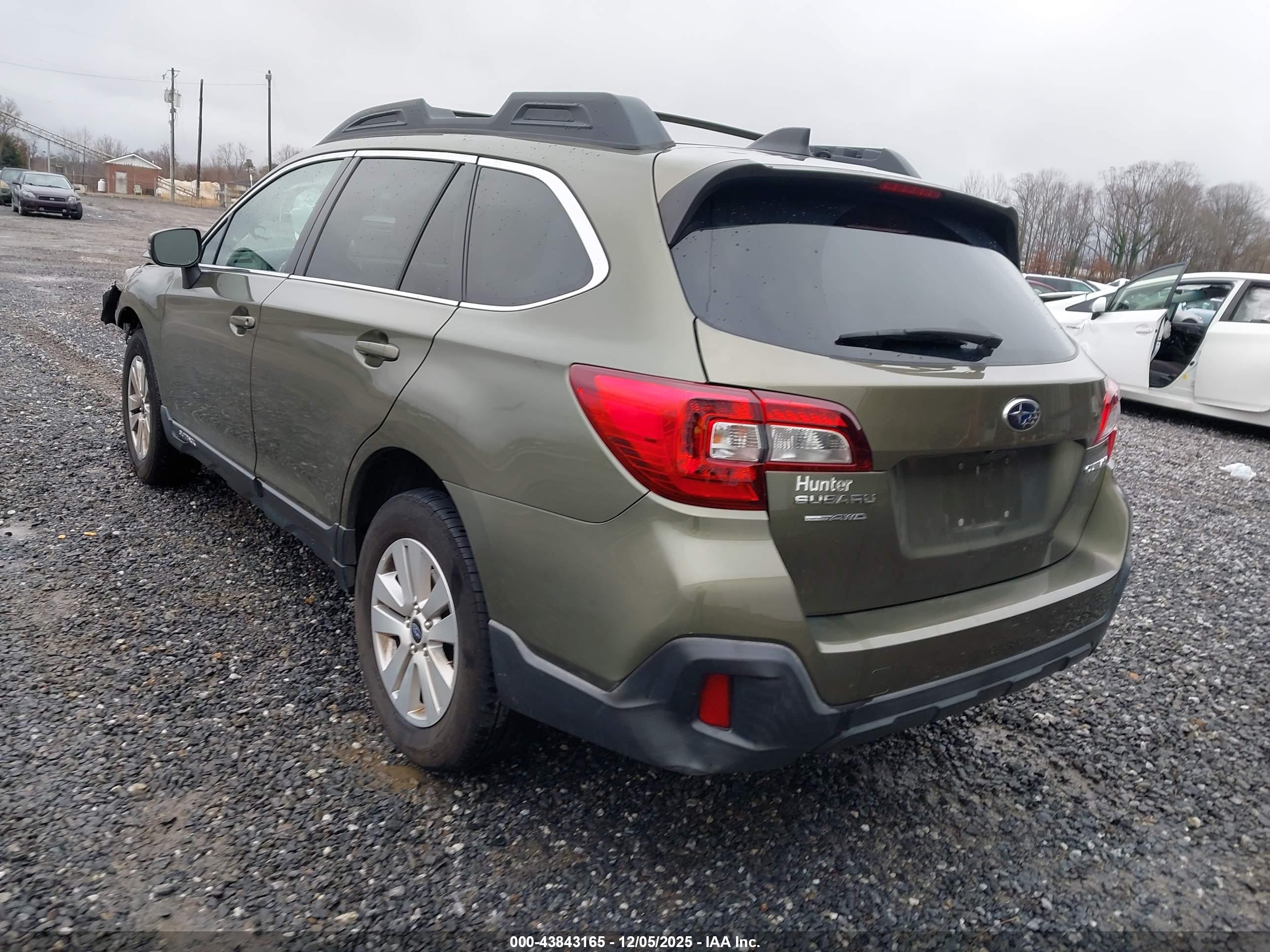 SUBARU OUTBACK image 3