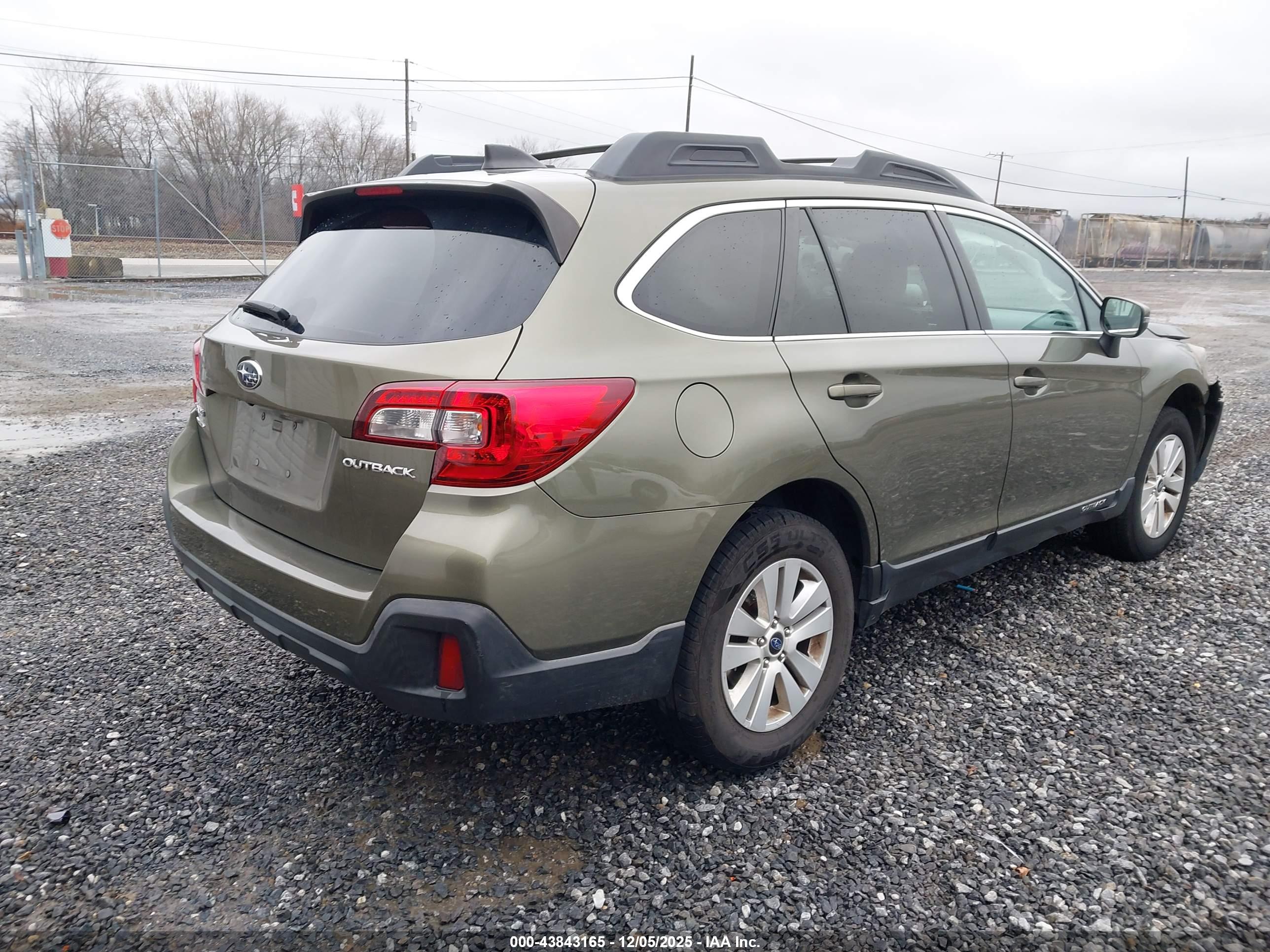 SUBARU OUTBACK image 4