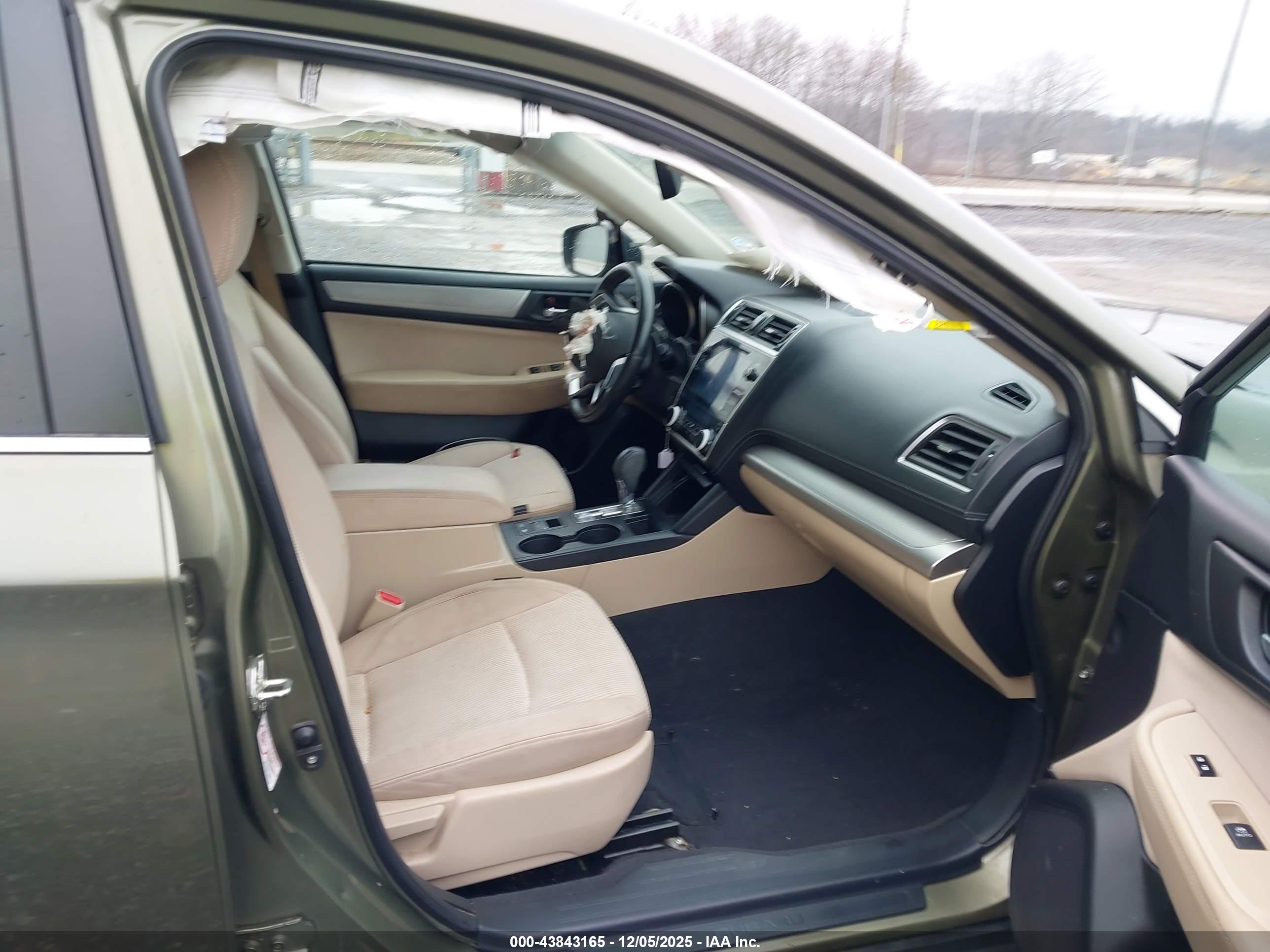 SUBARU OUTBACK image 5