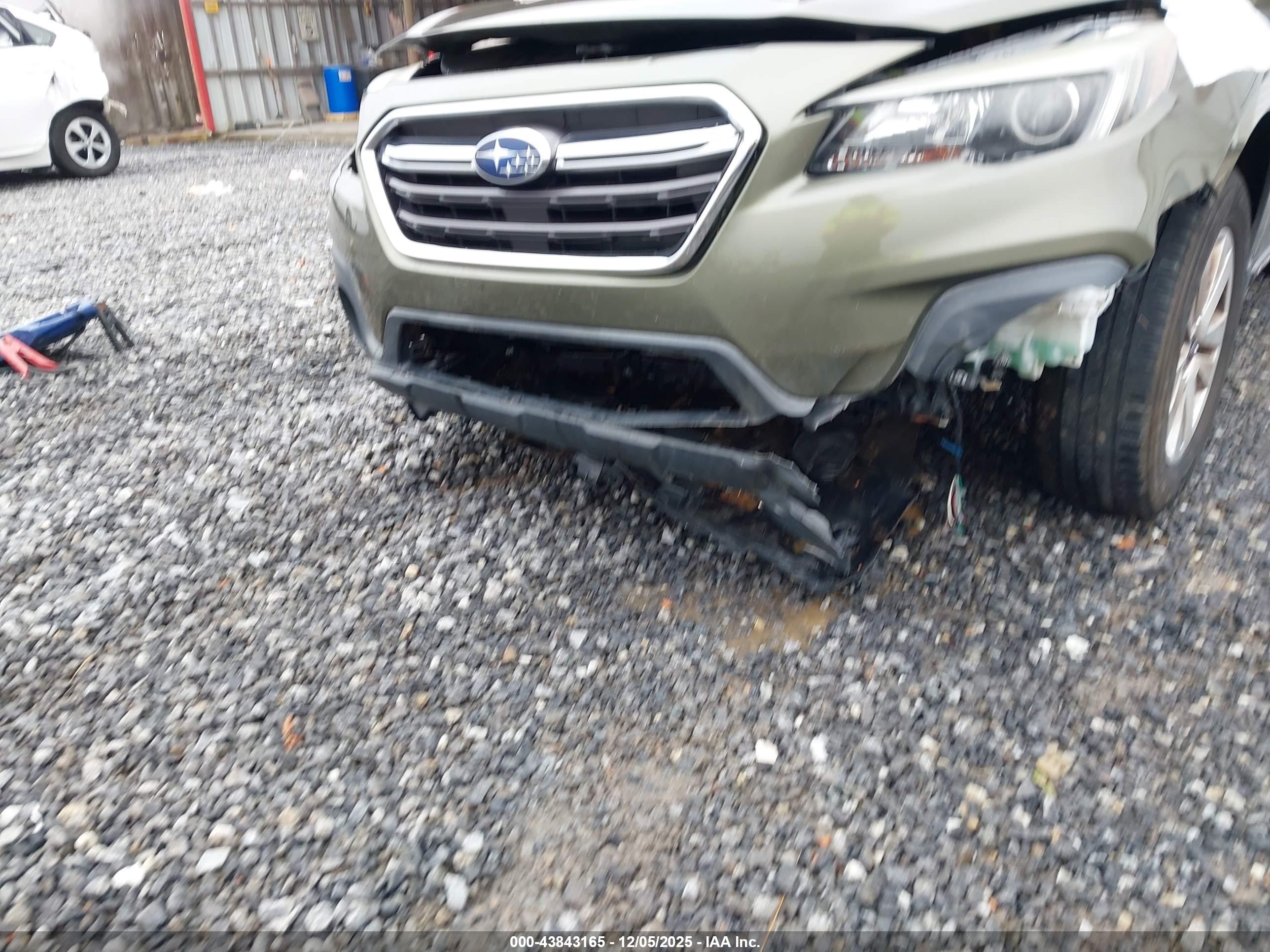 SUBARU OUTBACK image 6