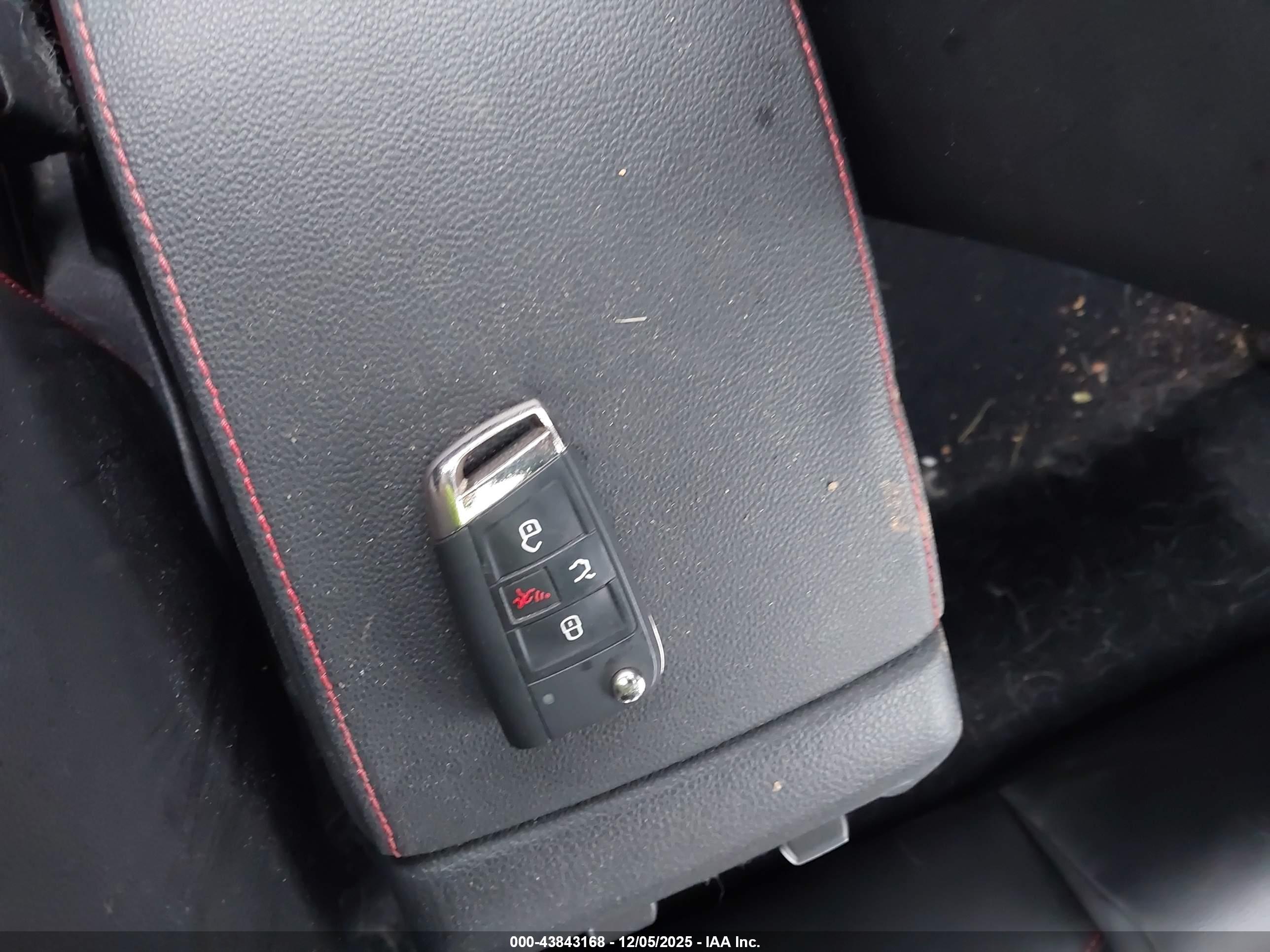 VOLKSWAGEN GOLF image 11