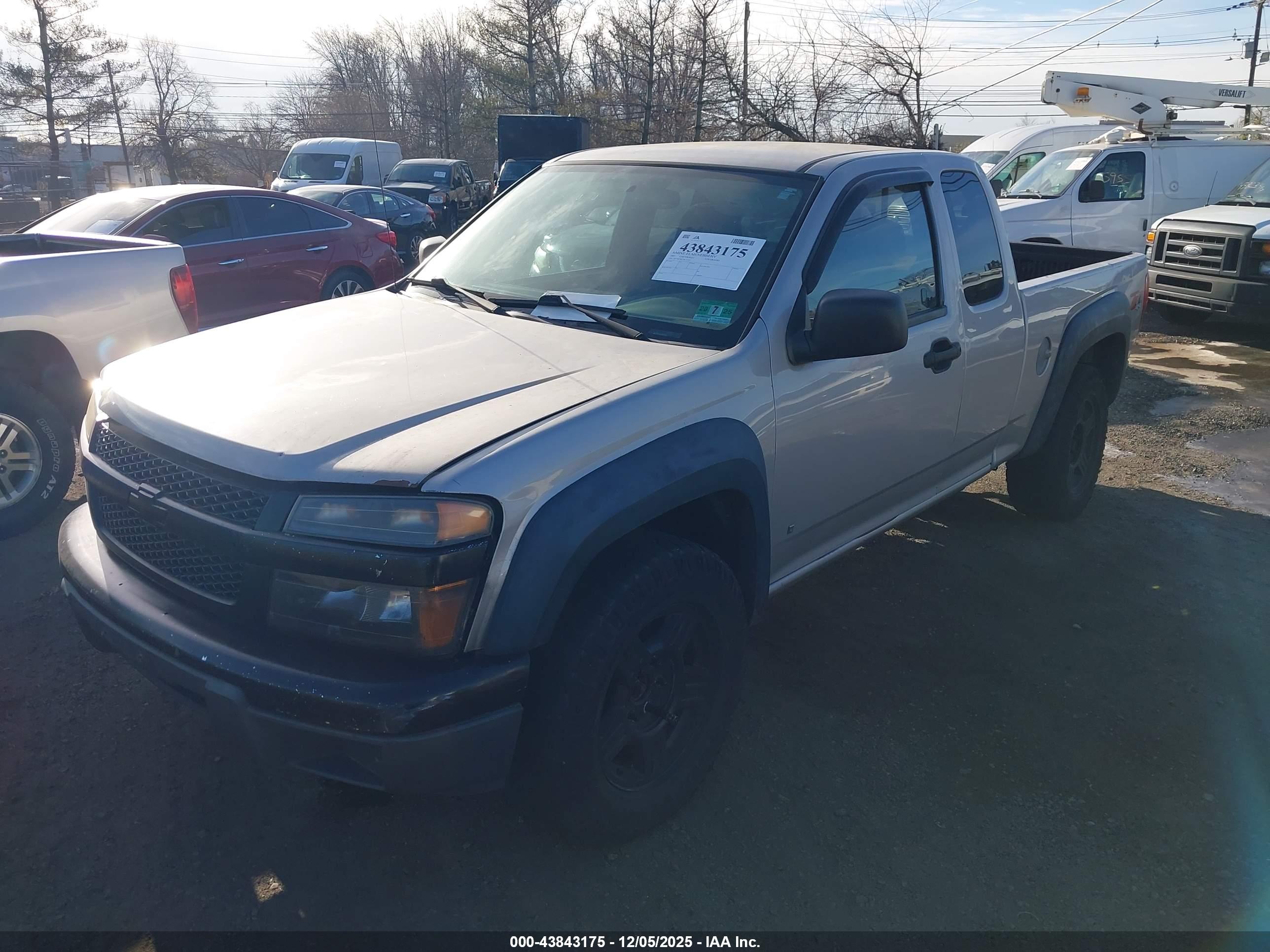 CHEVROLET COLORADO image 2