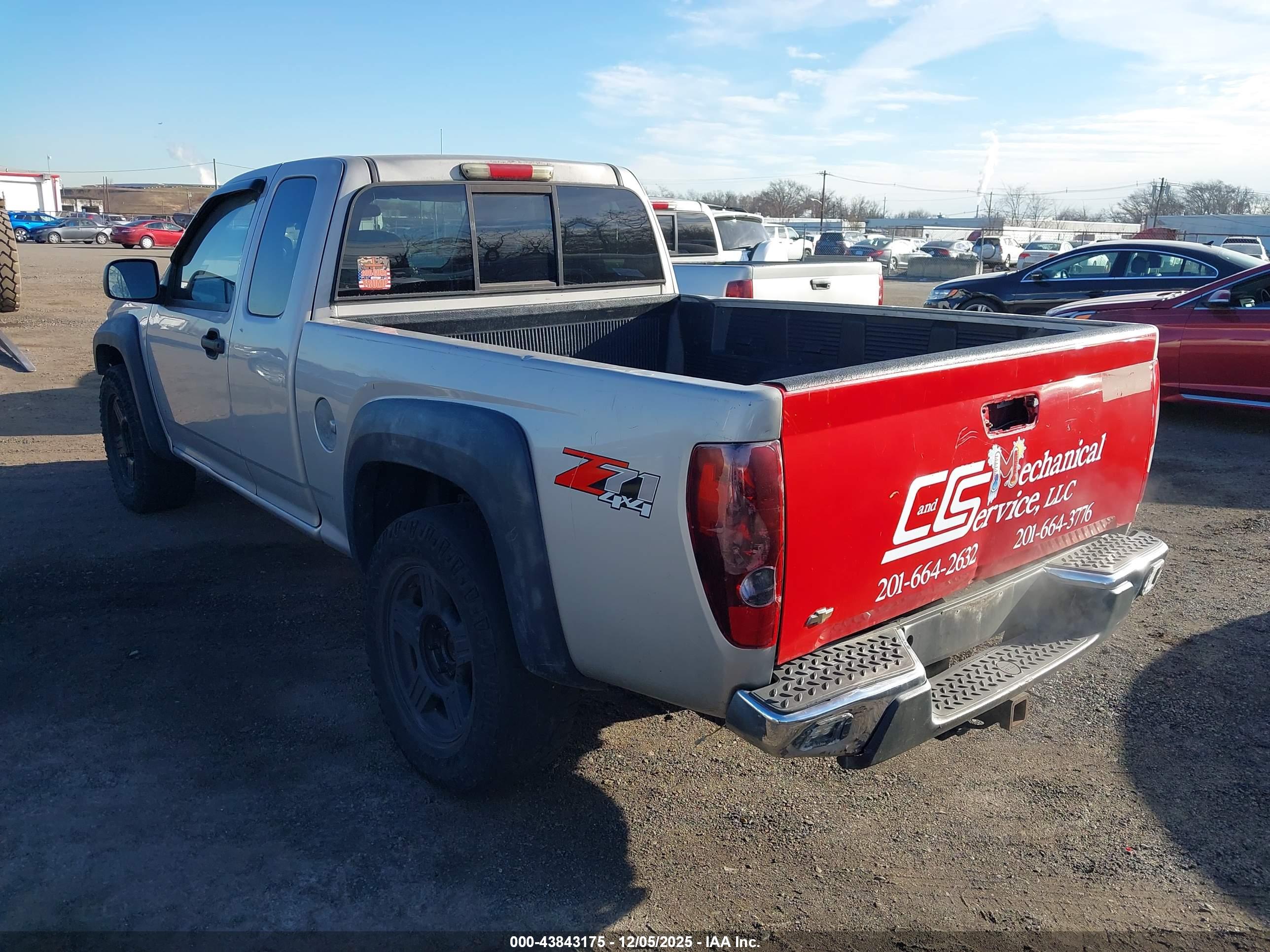 CHEVROLET COLORADO image 3
