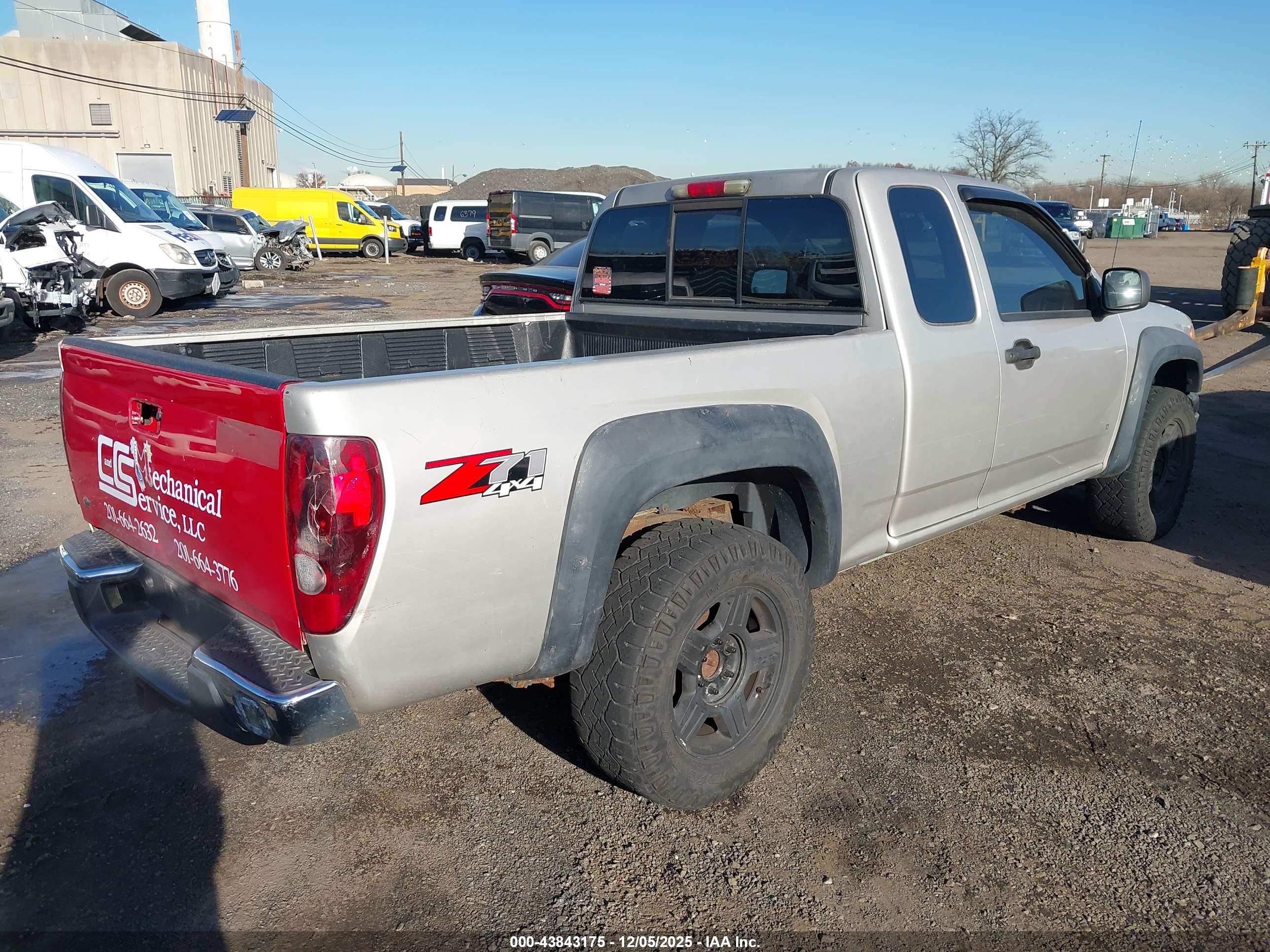 CHEVROLET COLORADO image 4
