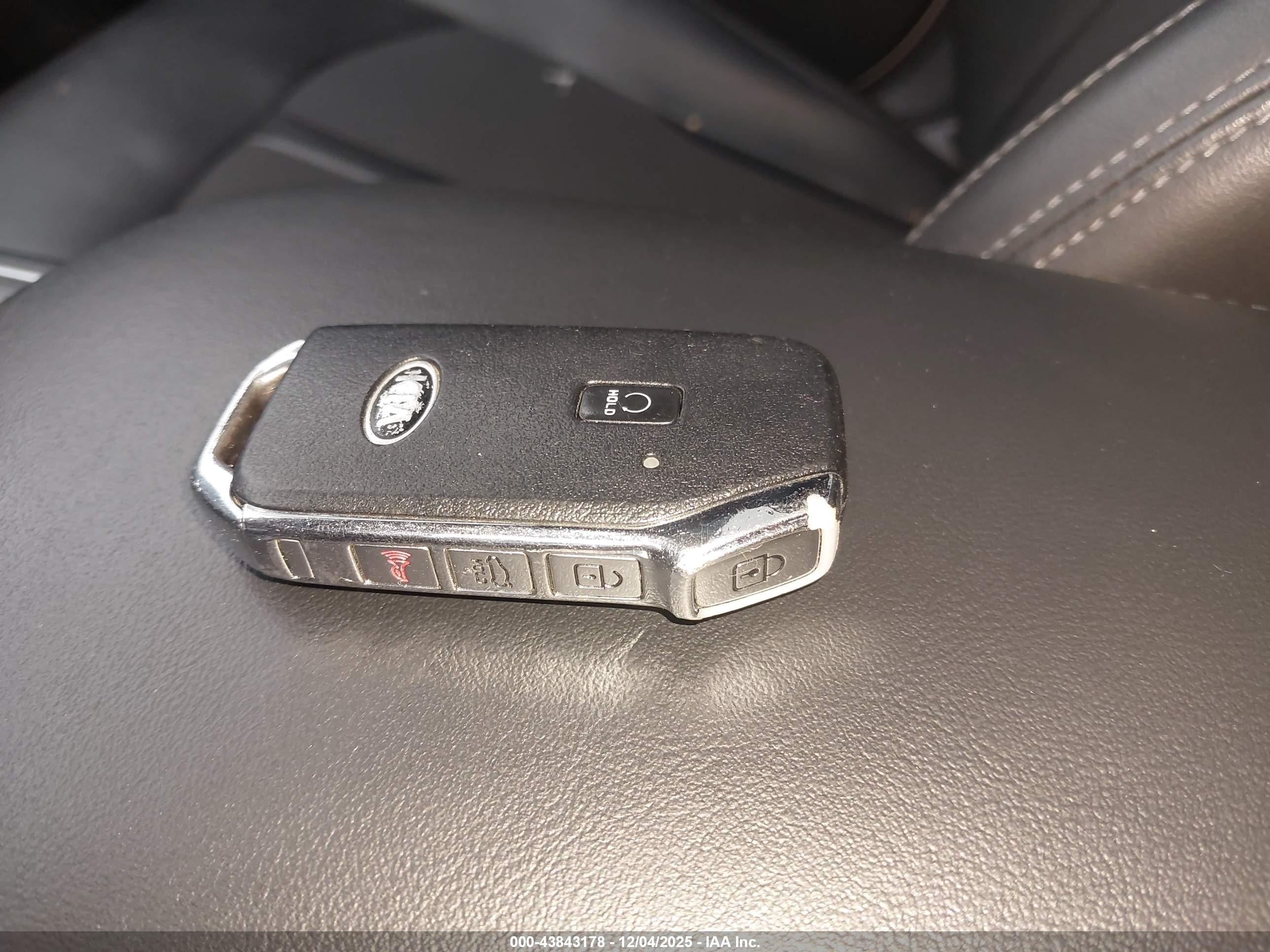 KIA K5 image 11