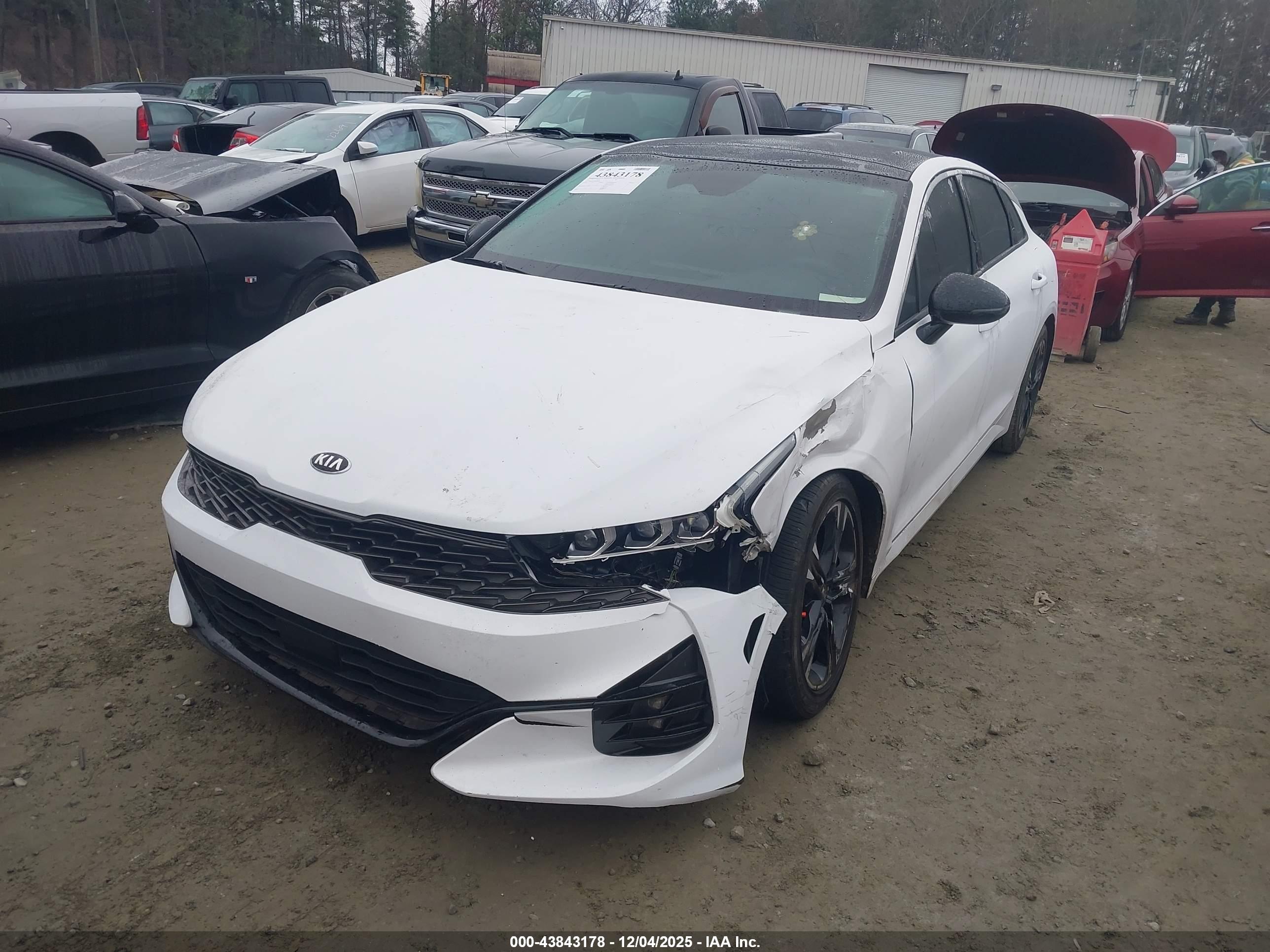 KIA K5 image 2