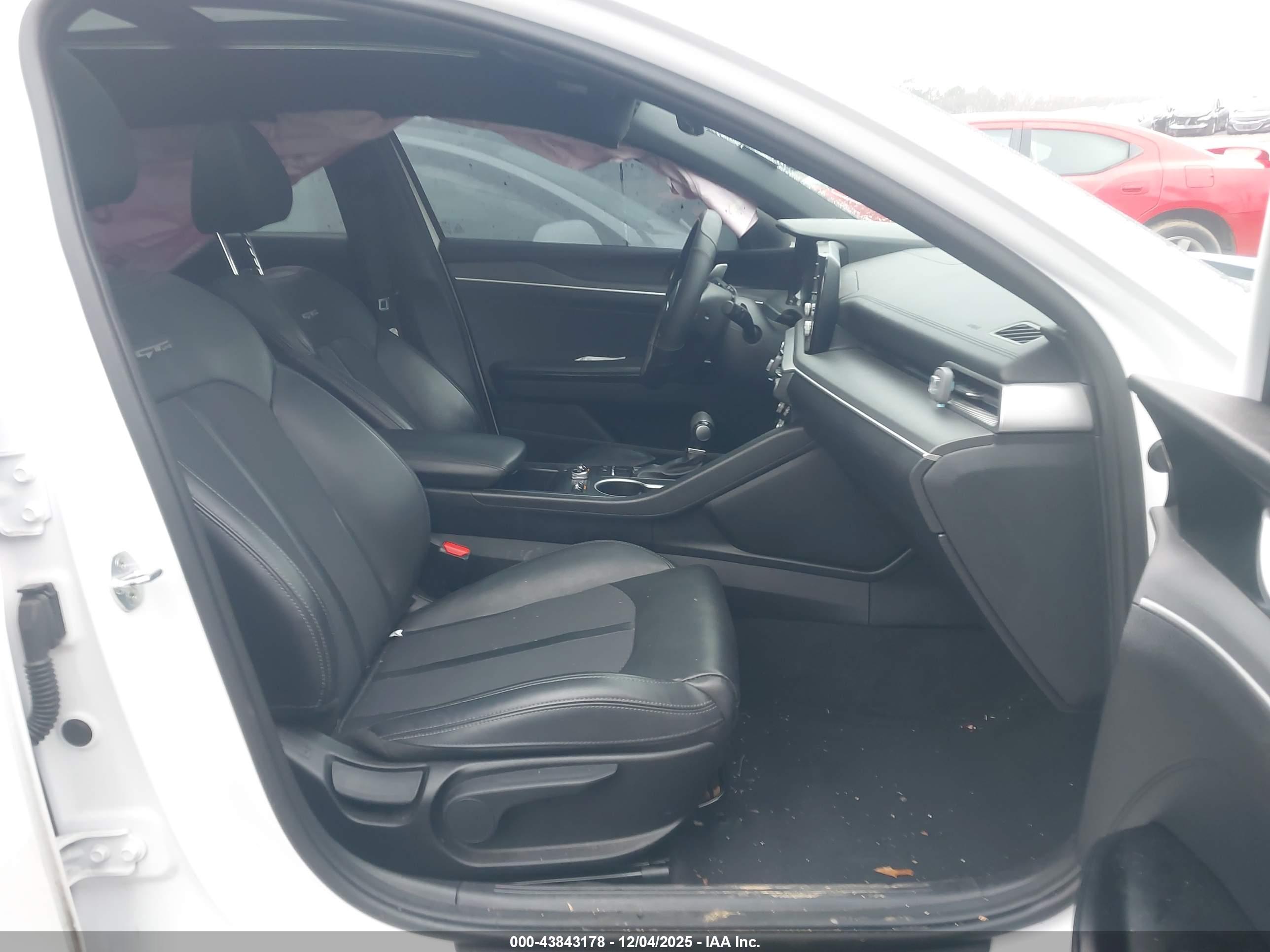 KIA K5 image 5