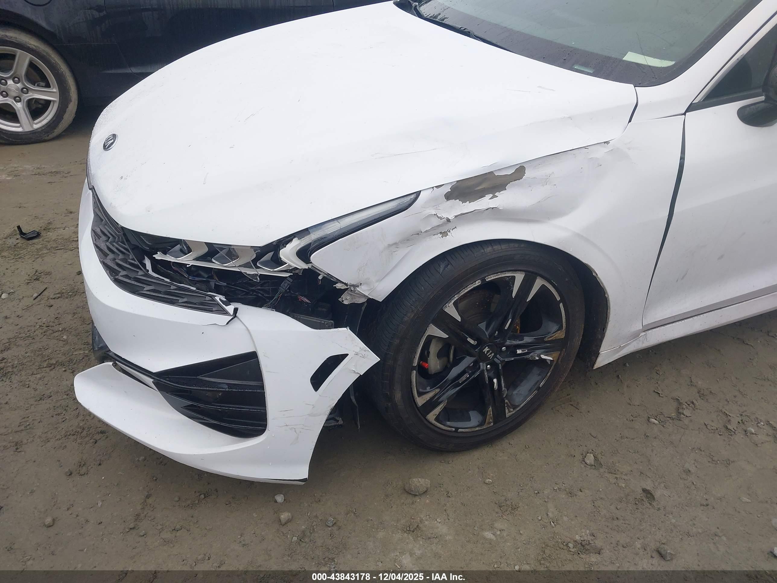 KIA K5 image 6