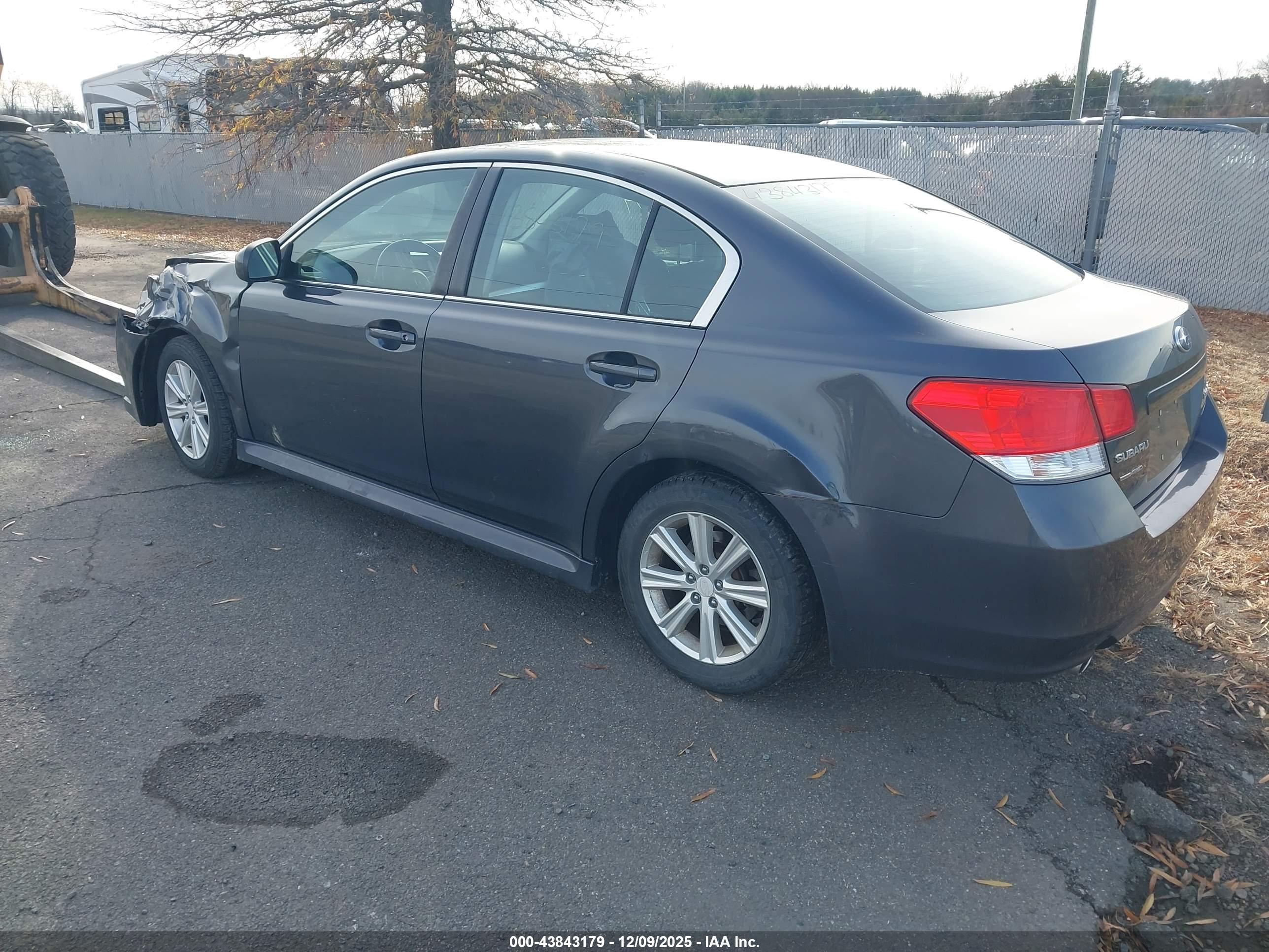 SUBARU LEGACY image 3