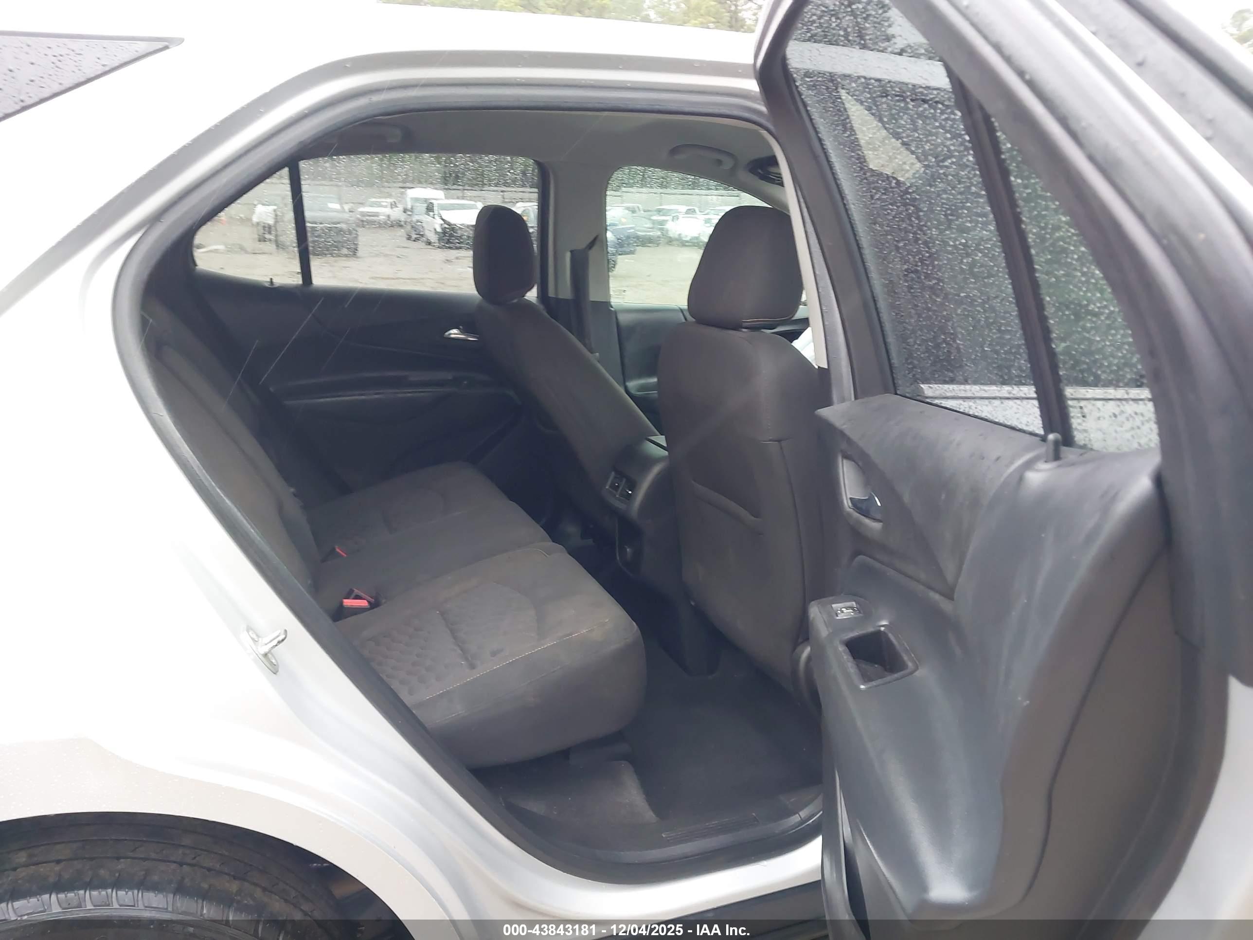 CHEVROLET EQUINOX image 8