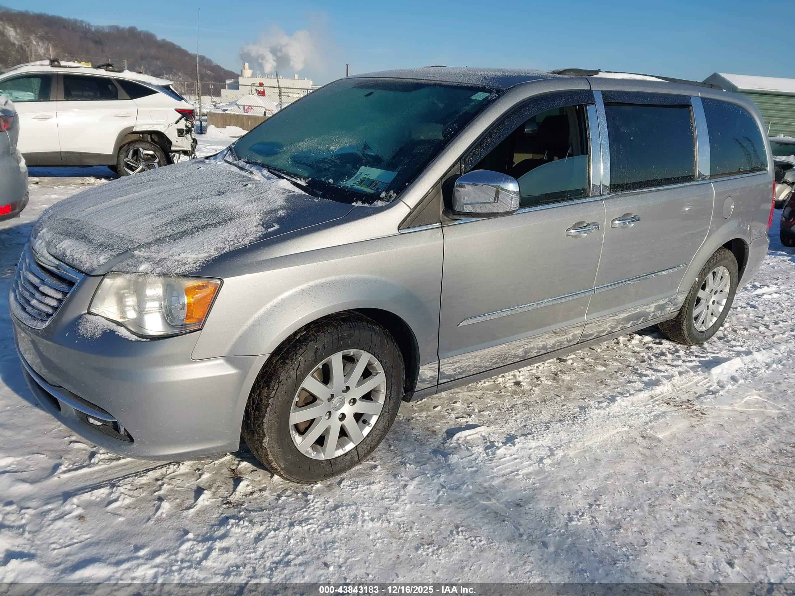 CHRYSLER TOWN image 2