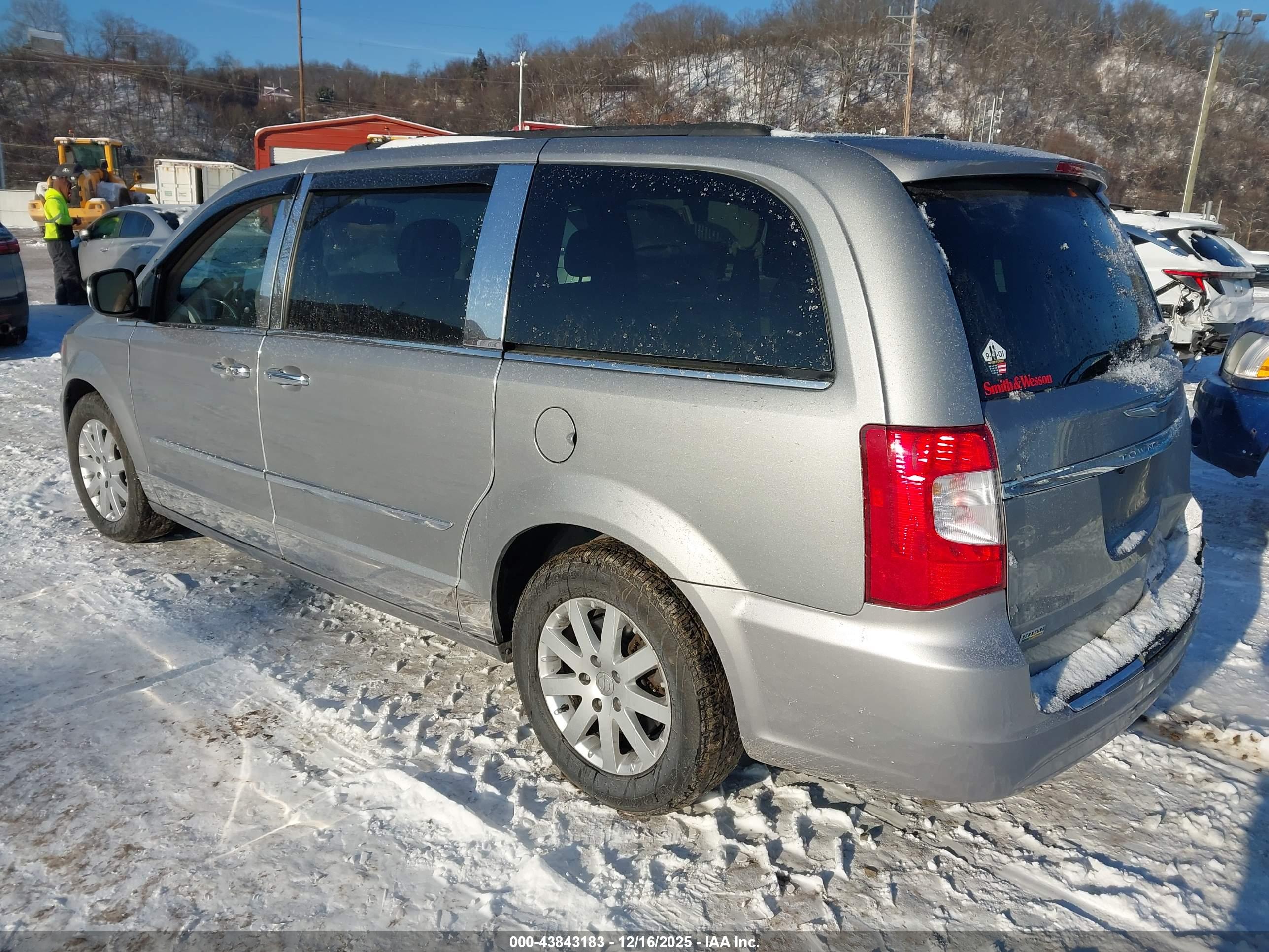 CHRYSLER TOWN image 3