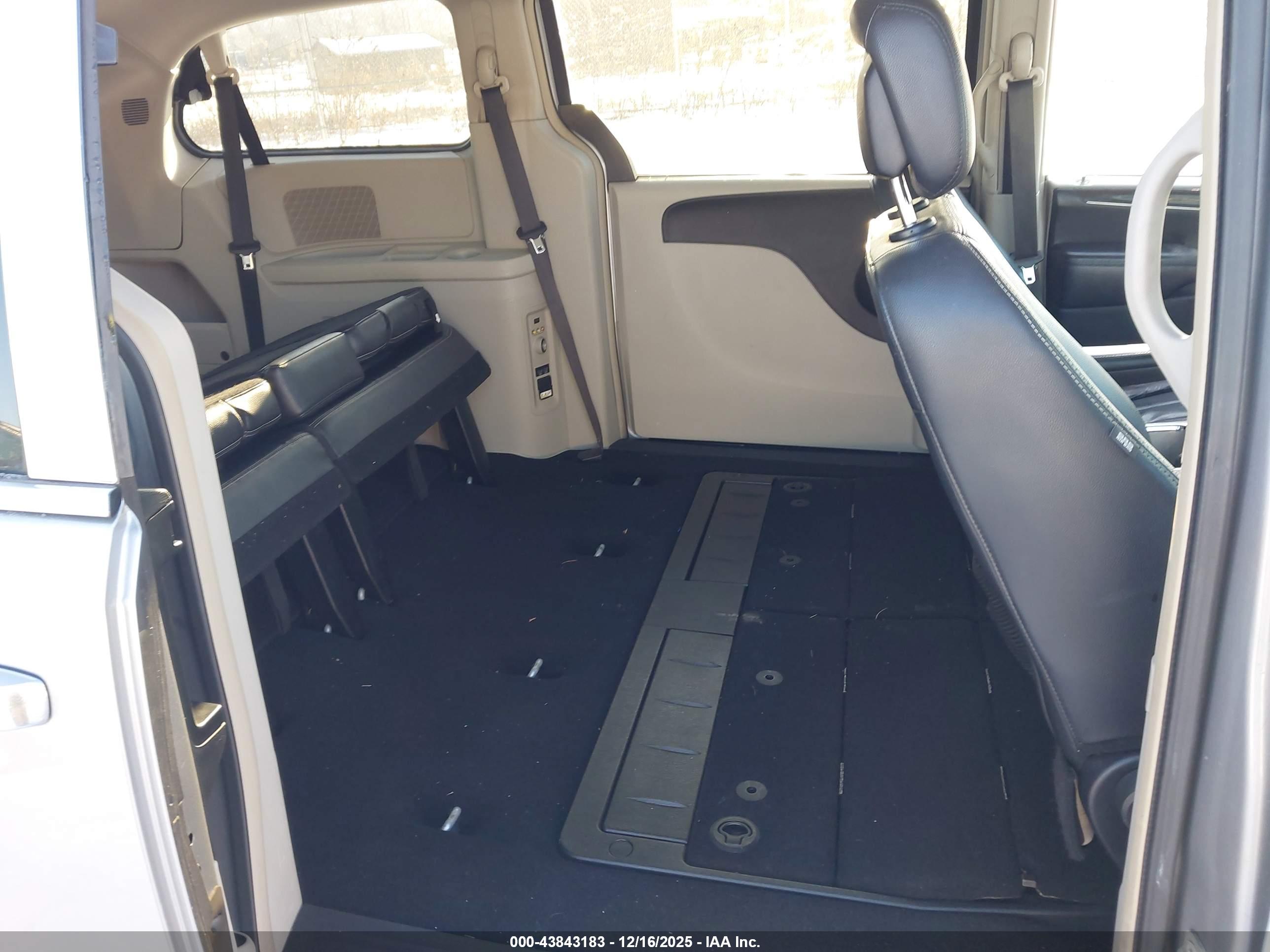 CHRYSLER TOWN image 8