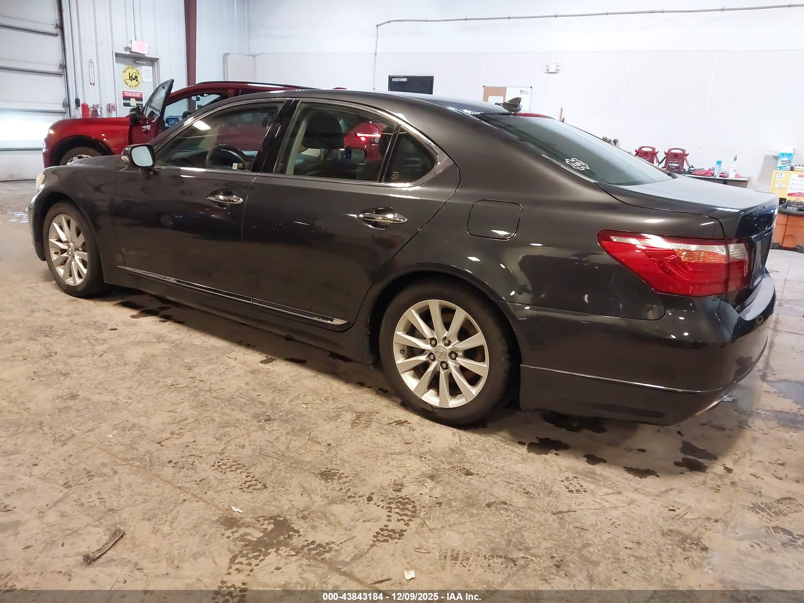 LEXUS LS image 3