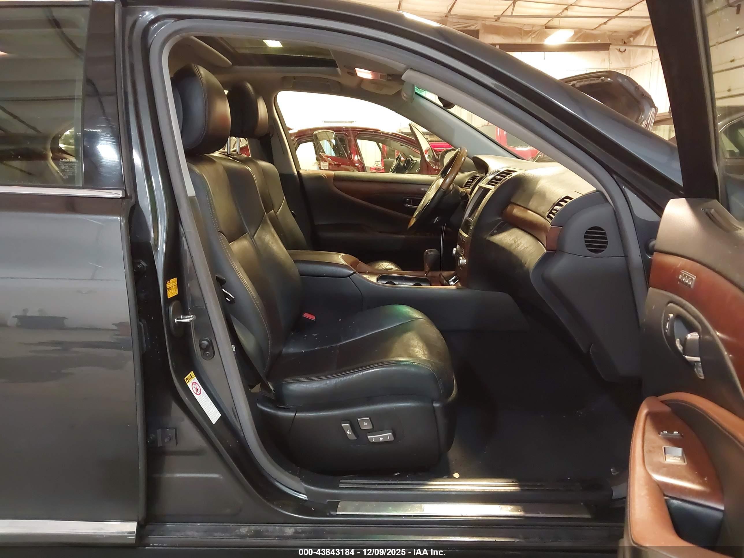 LEXUS LS image 5
