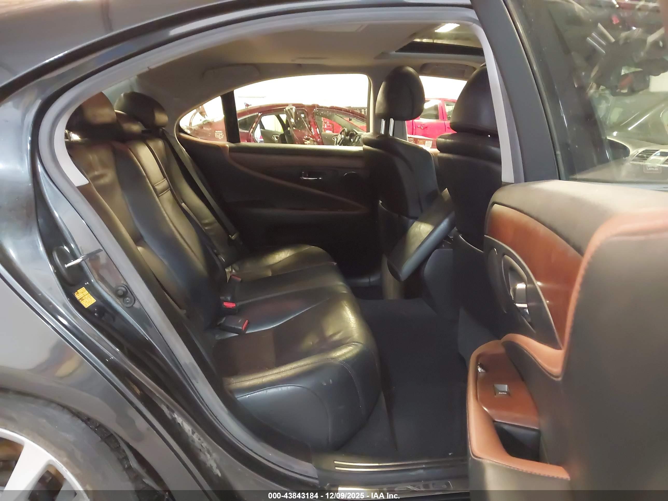 LEXUS LS image 8