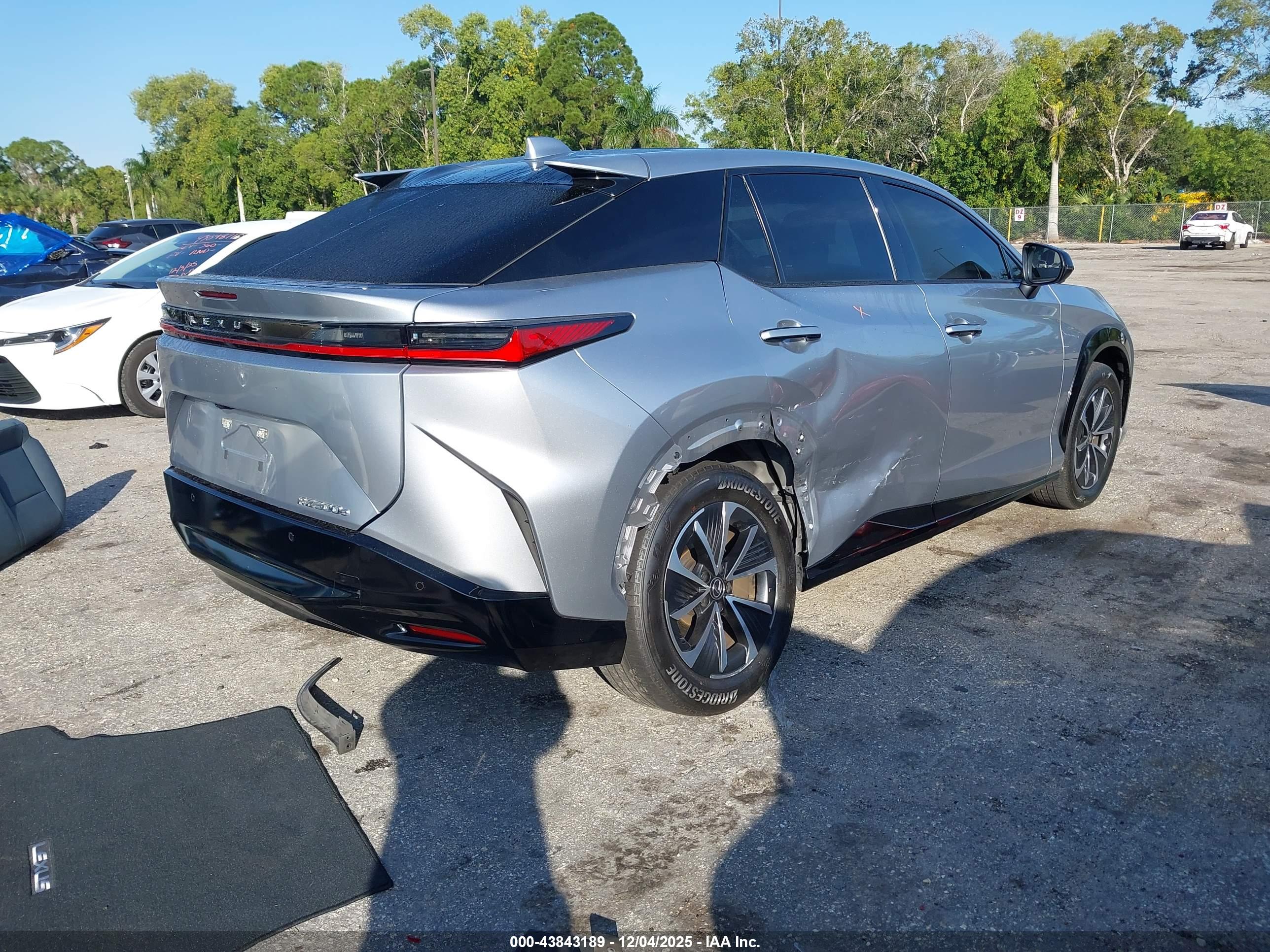 LEXUS RZ image 4