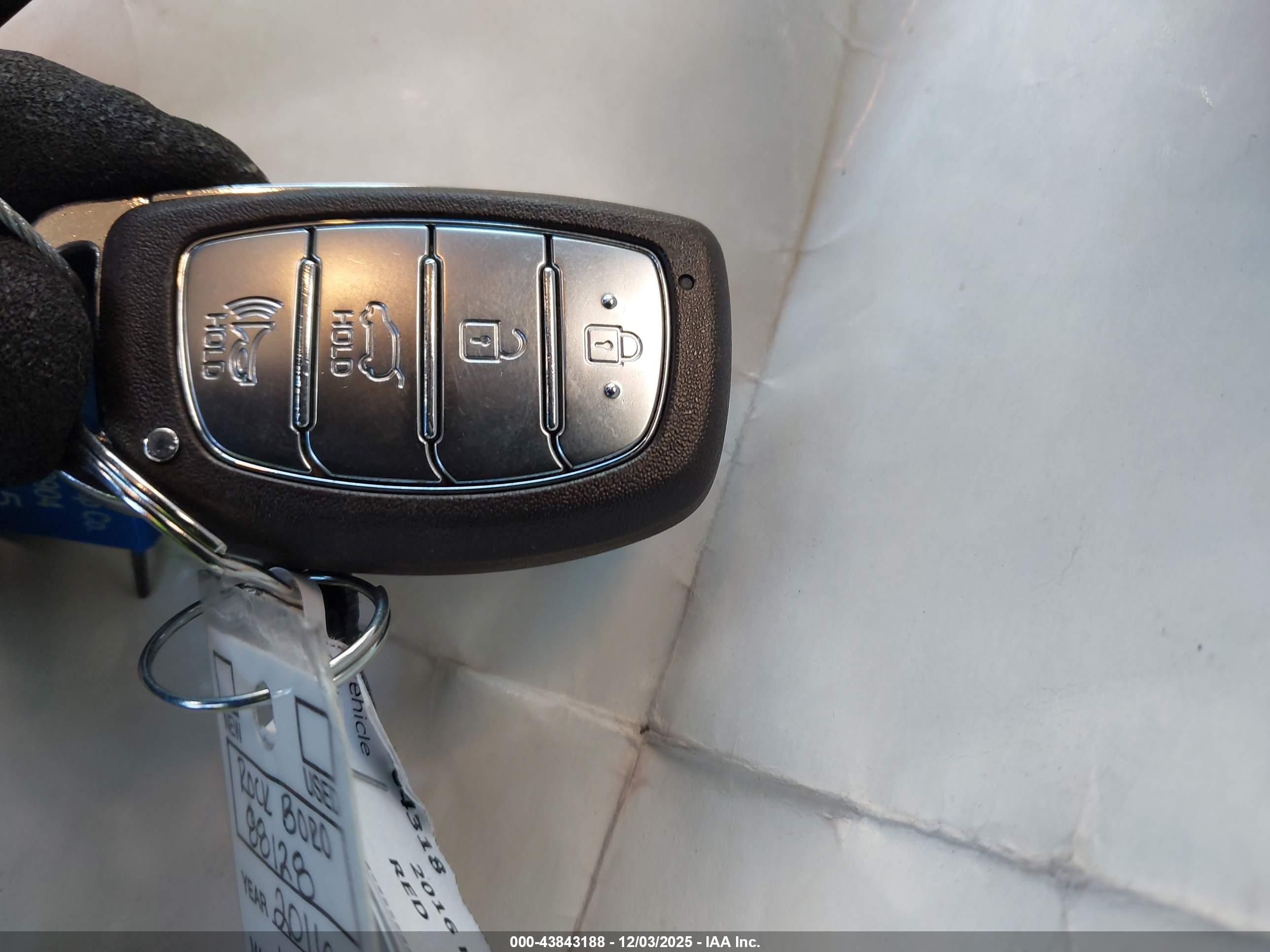 HYUNDAI TUCSON image 11