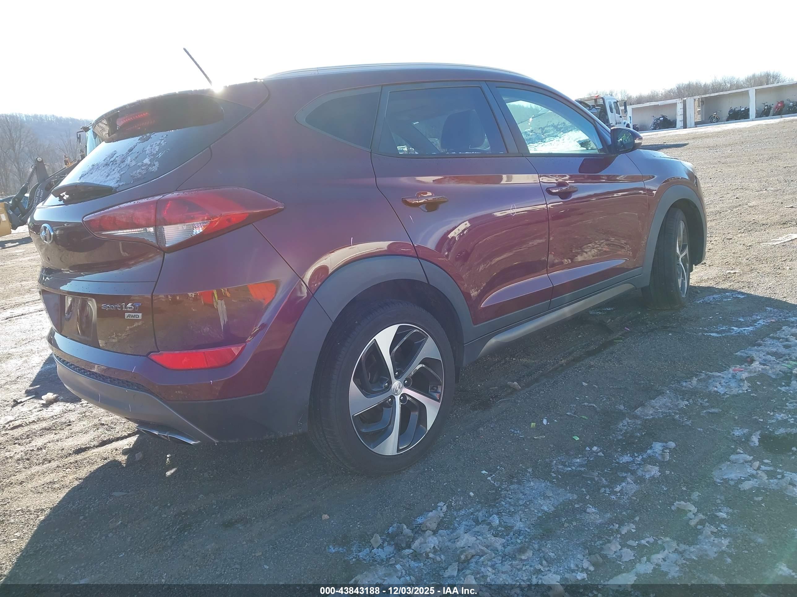 HYUNDAI TUCSON image 4