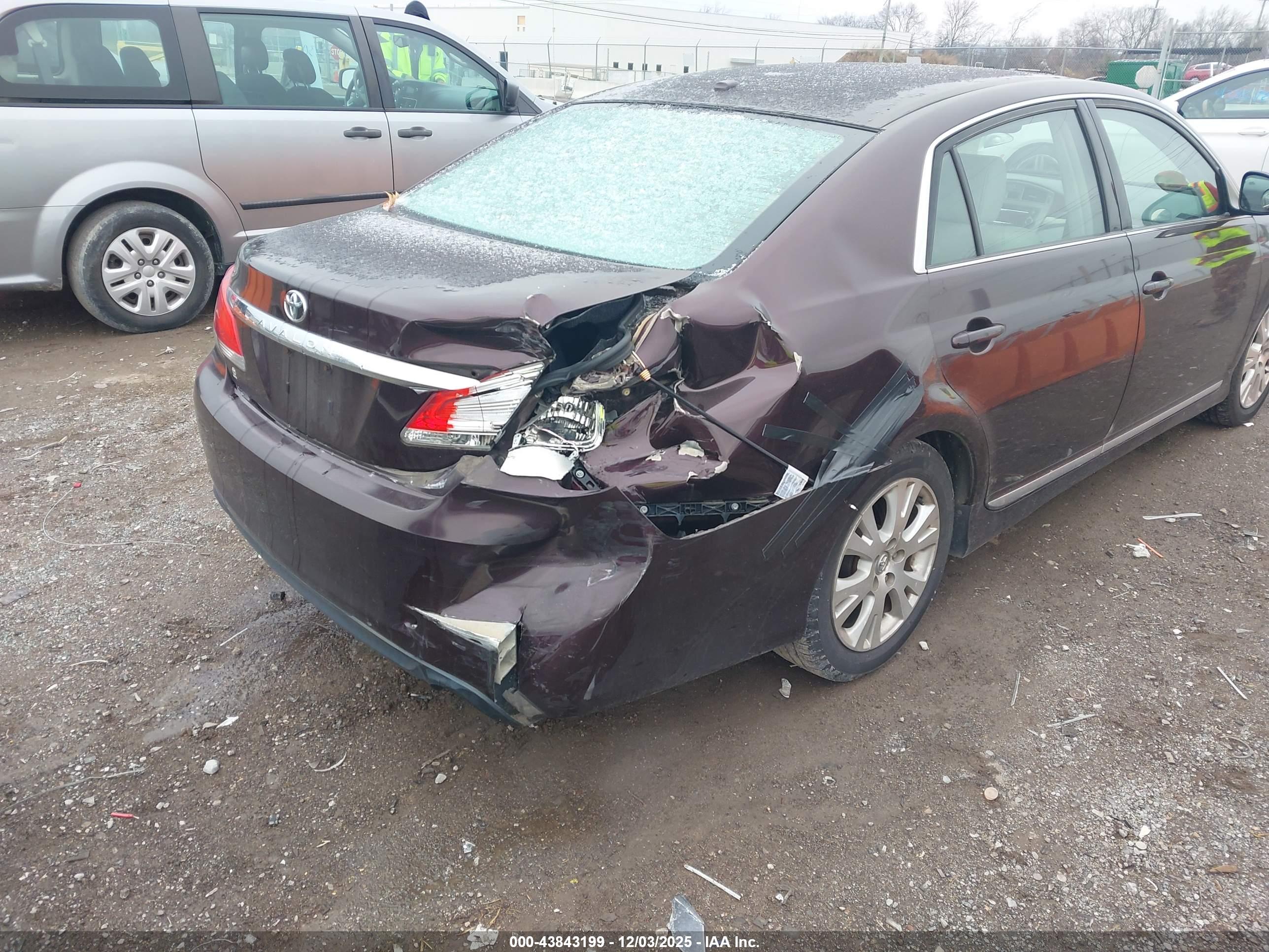 TOYOTA AVALON image 6
