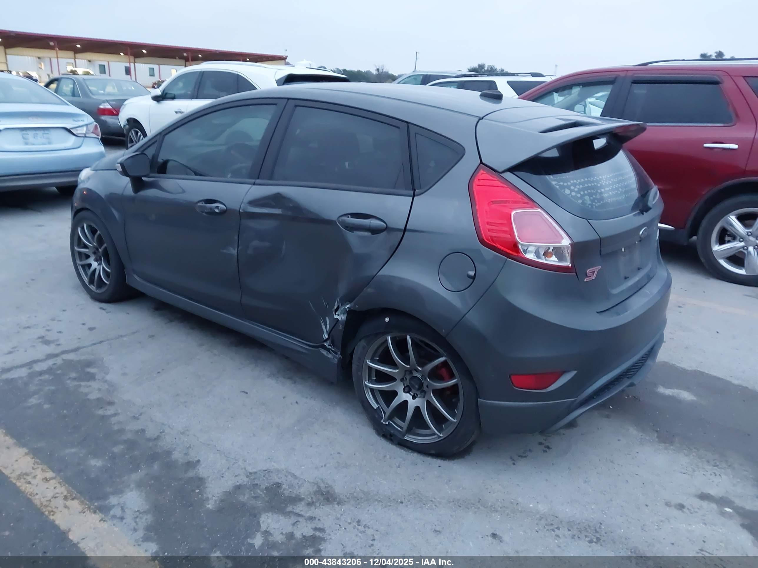 FORD FIESTA image 3