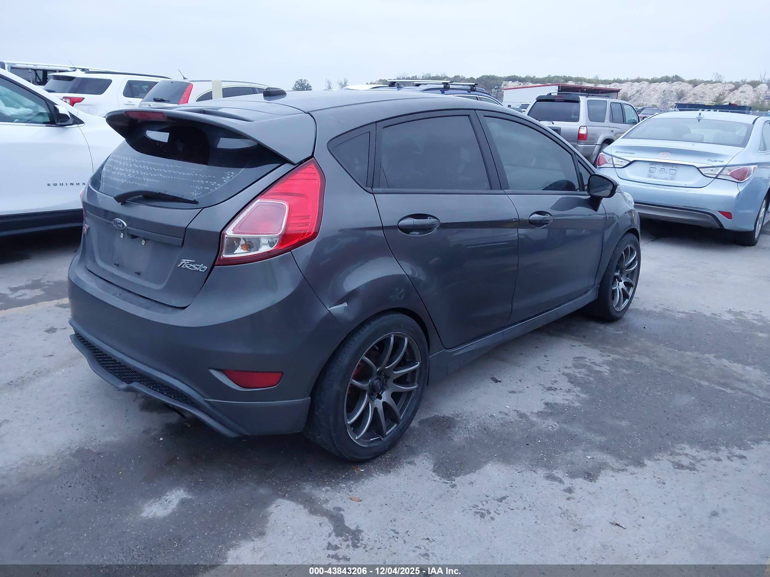 FORD FIESTA image 4