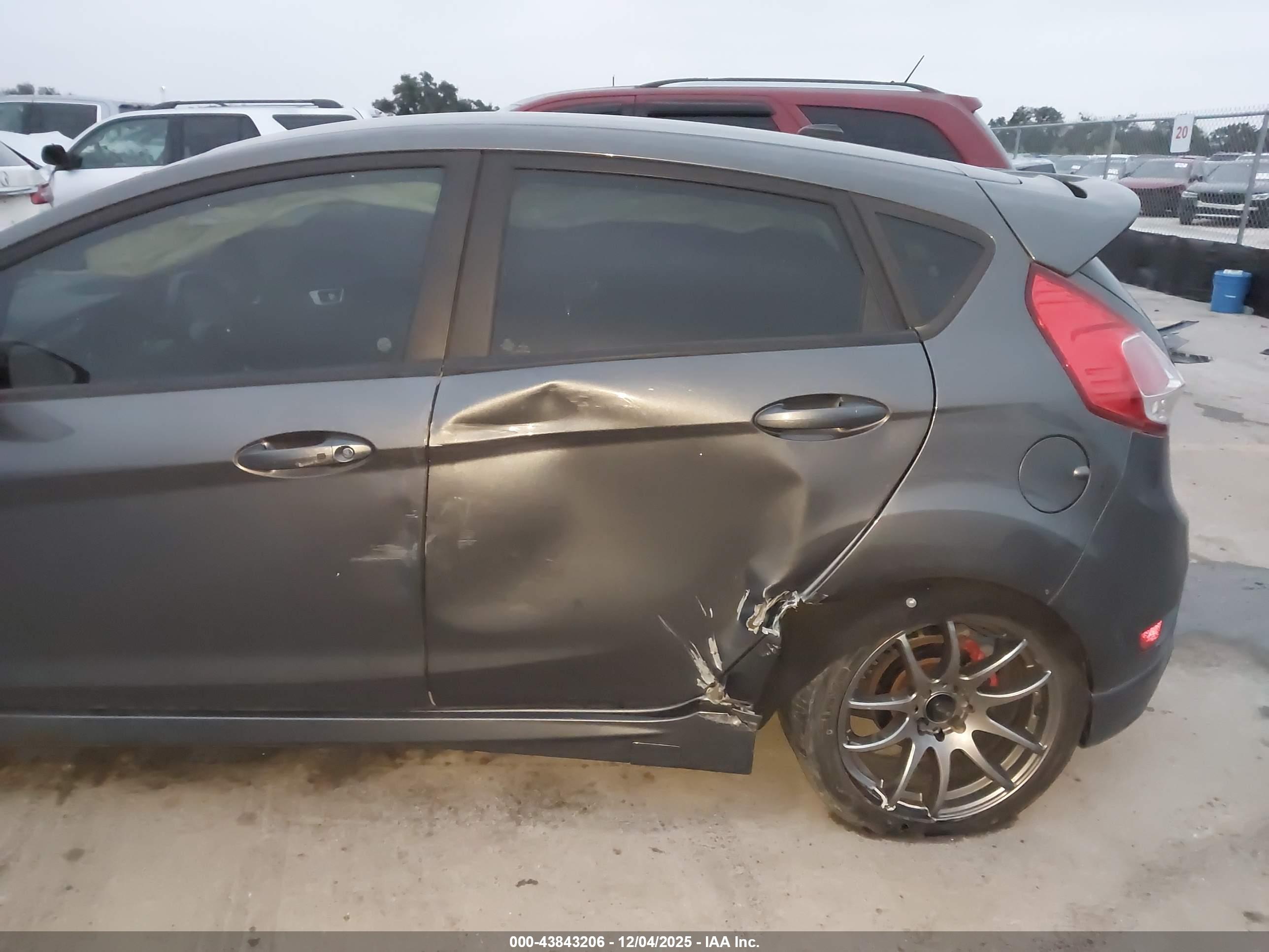FORD FIESTA image 6