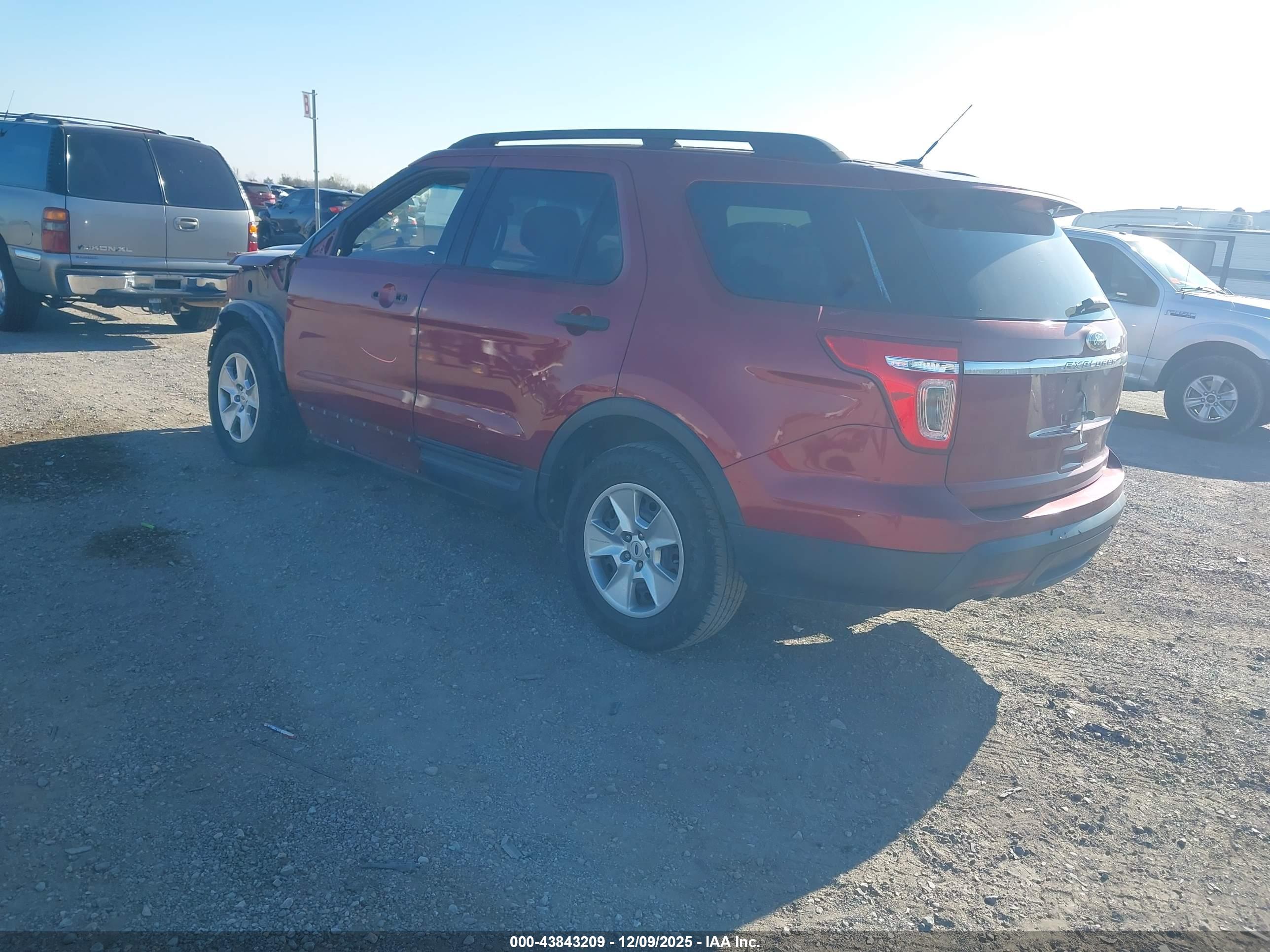 FORD EXPLORER image 3