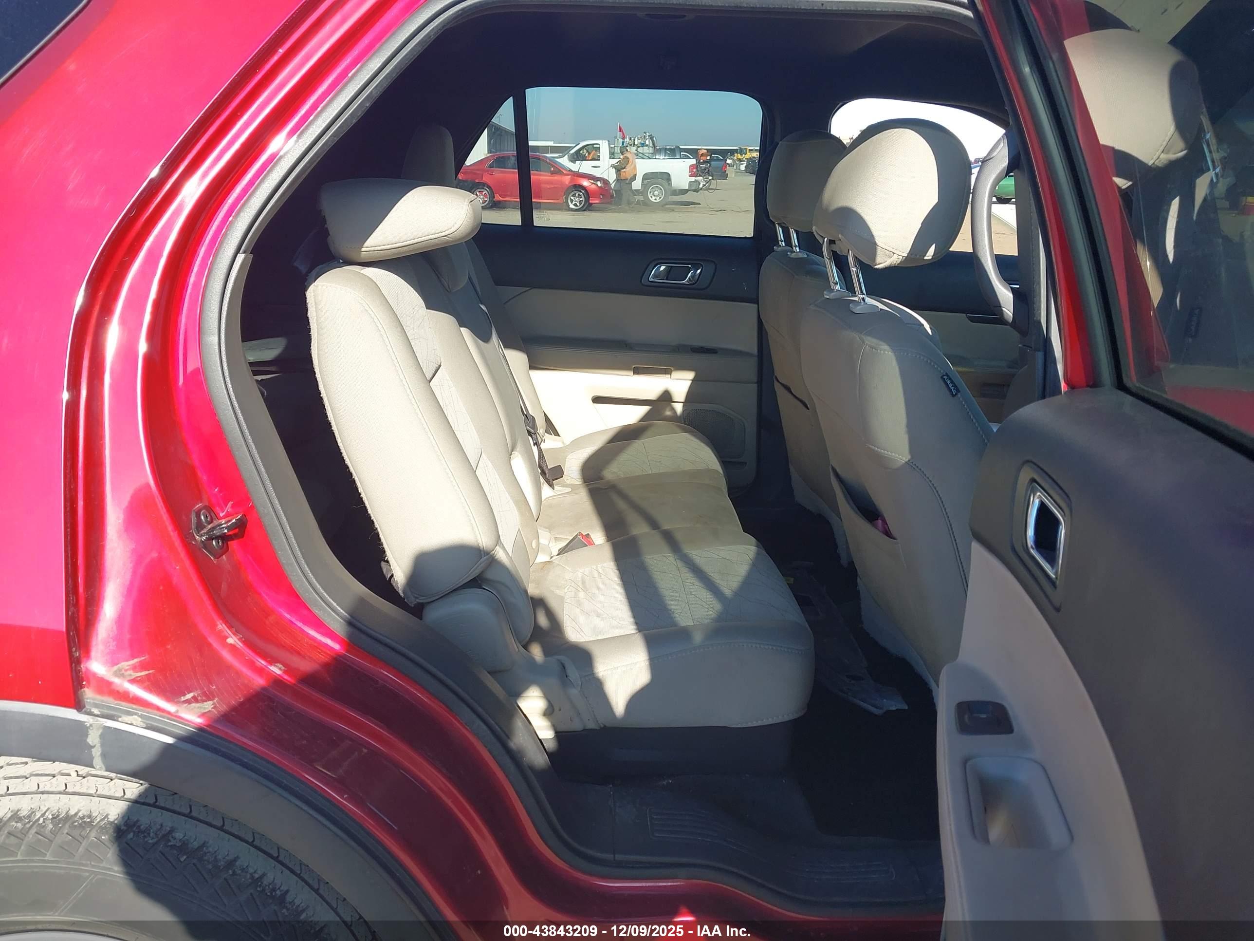 FORD EXPLORER image 8