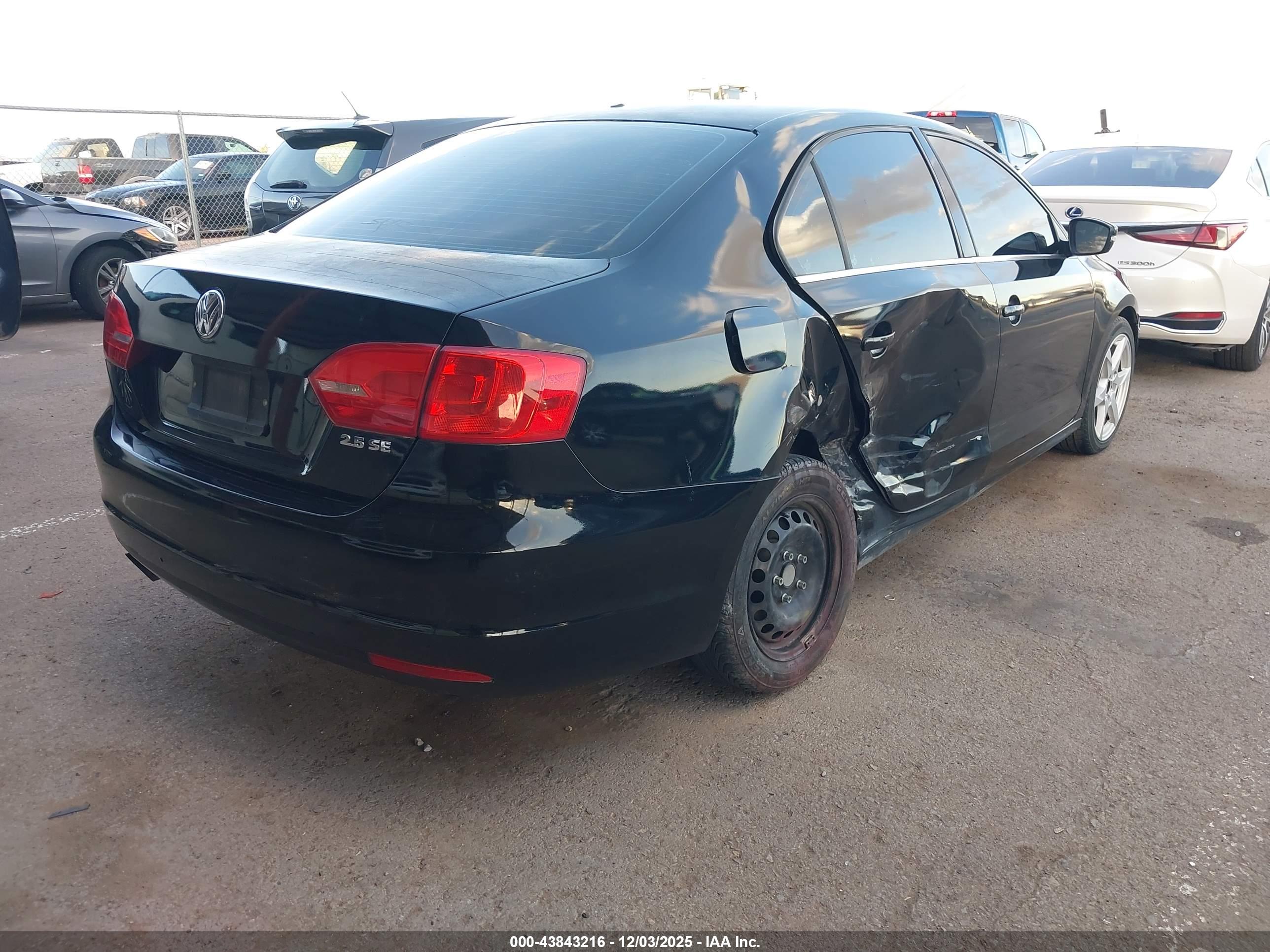 VOLKSWAGEN JETTA image 4